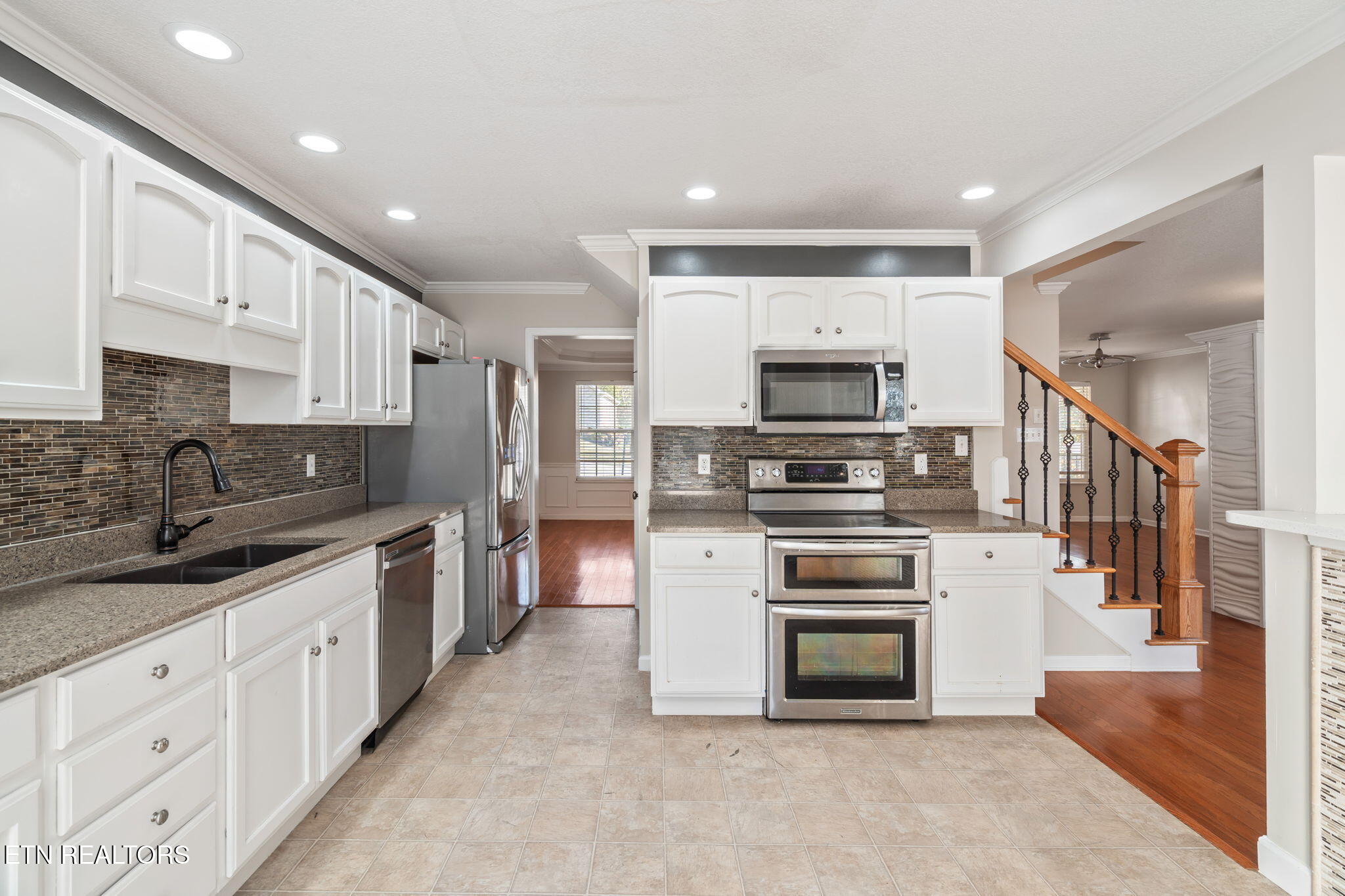 1843 Falling Waters Rd Property Photo 9
