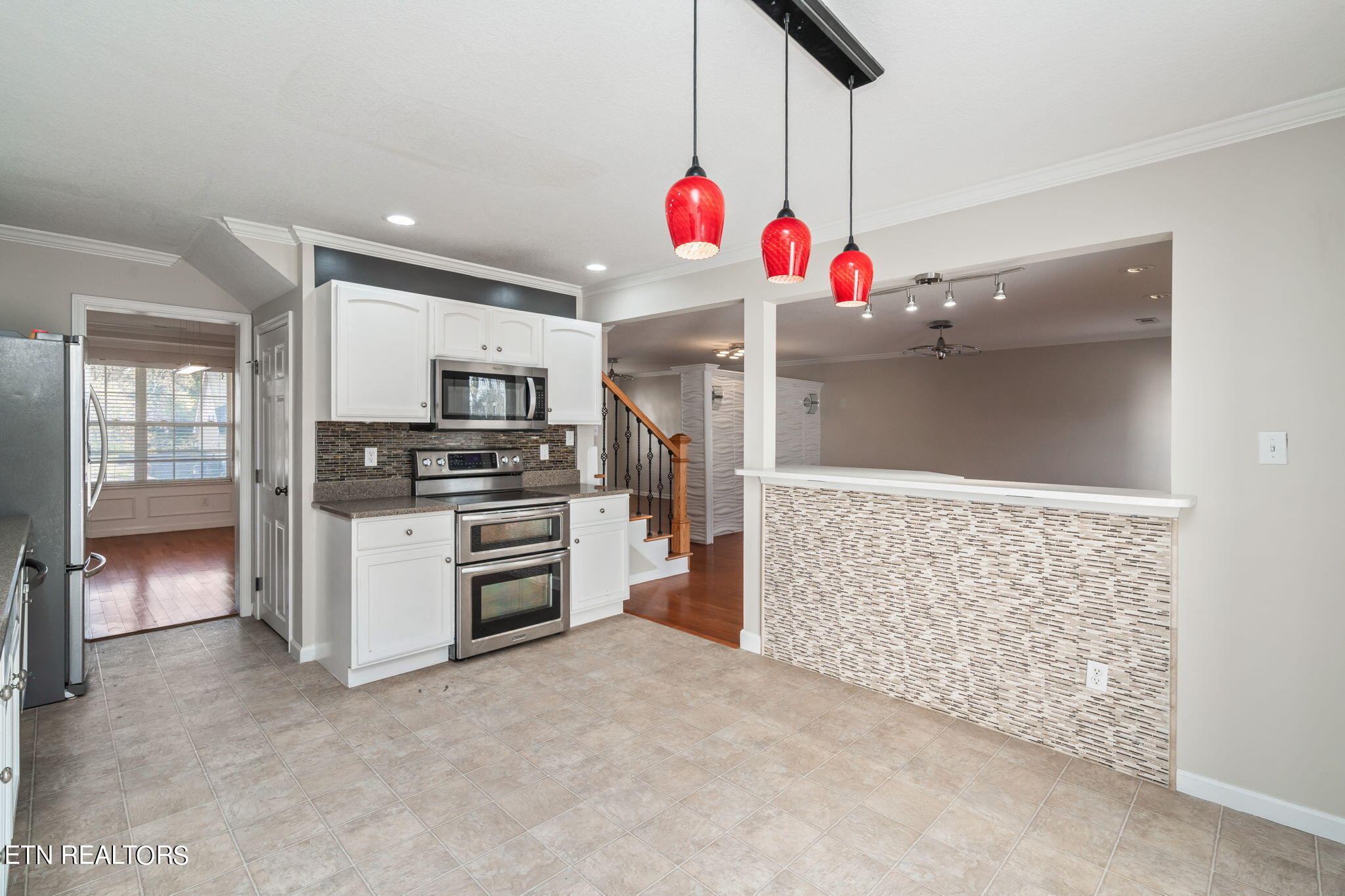 1843 Falling Waters Rd Property Photo 10