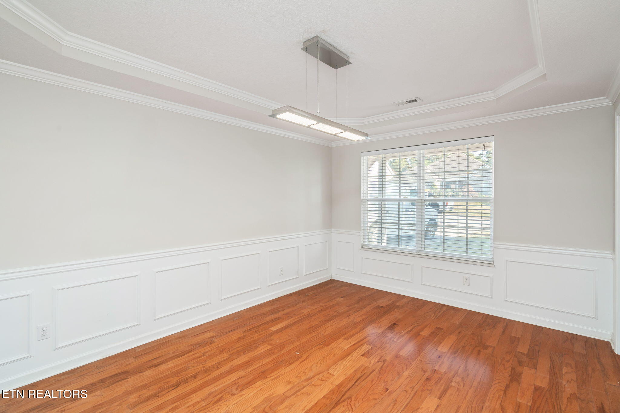1843 Falling Waters Rd Property Photo 13