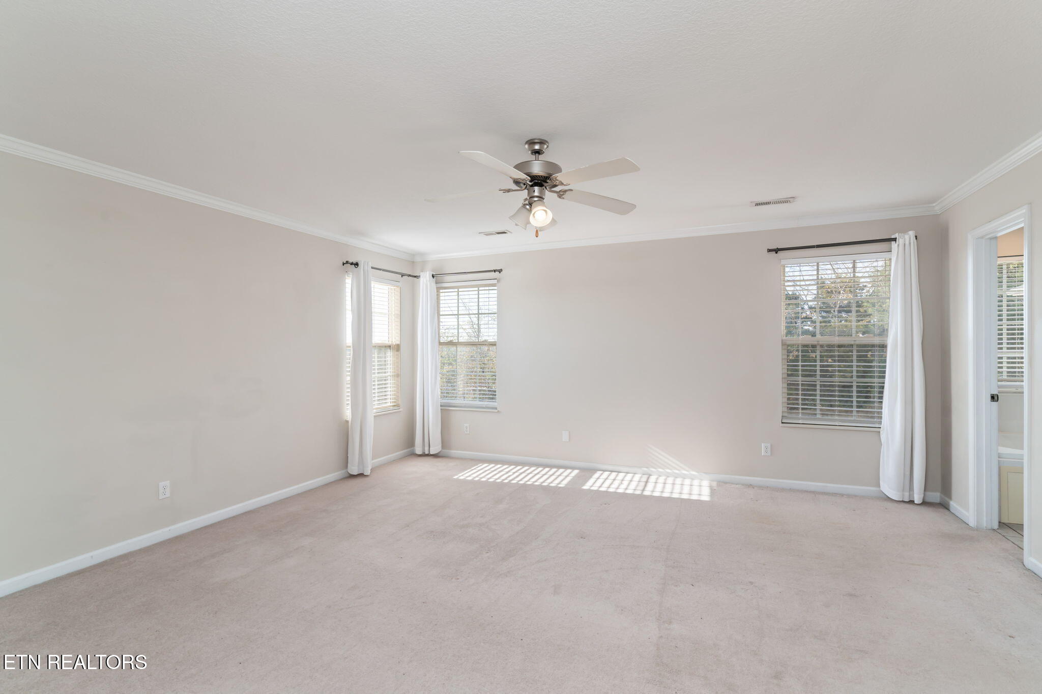 1843 Falling Waters Rd Property Photo 18