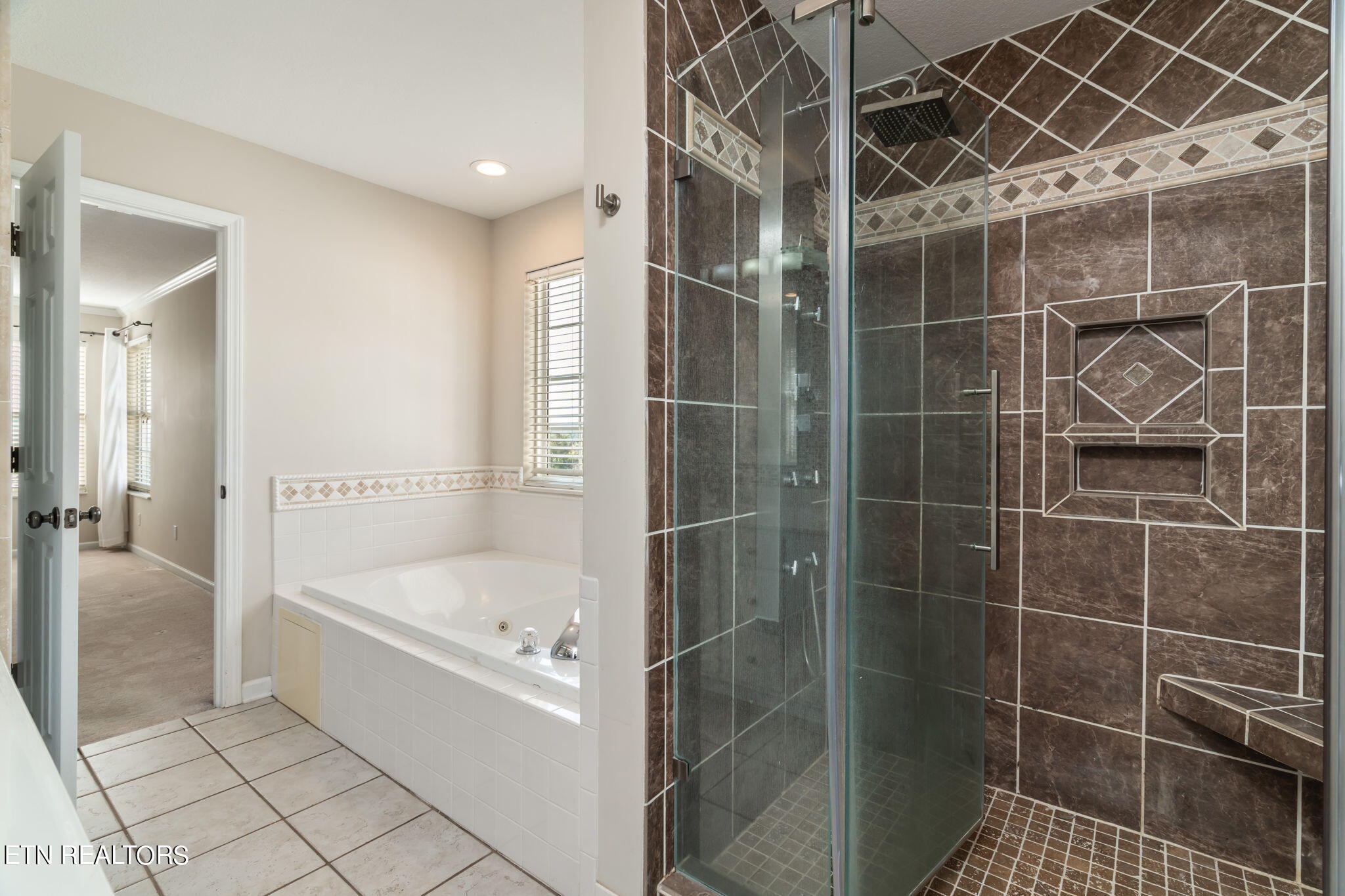 1843 Falling Waters Rd Property Photo 19