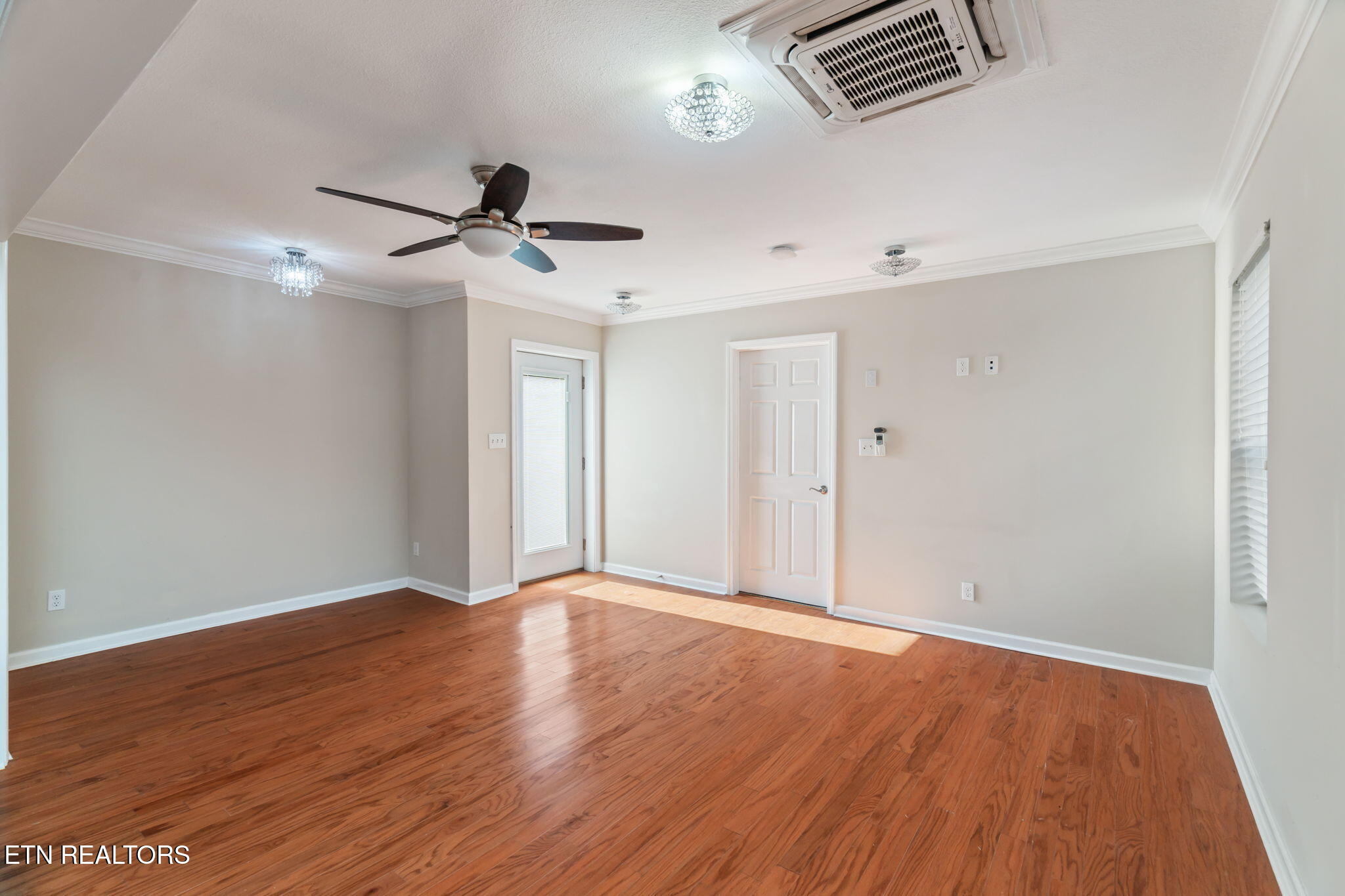 1843 Falling Waters Rd Property Photo 23