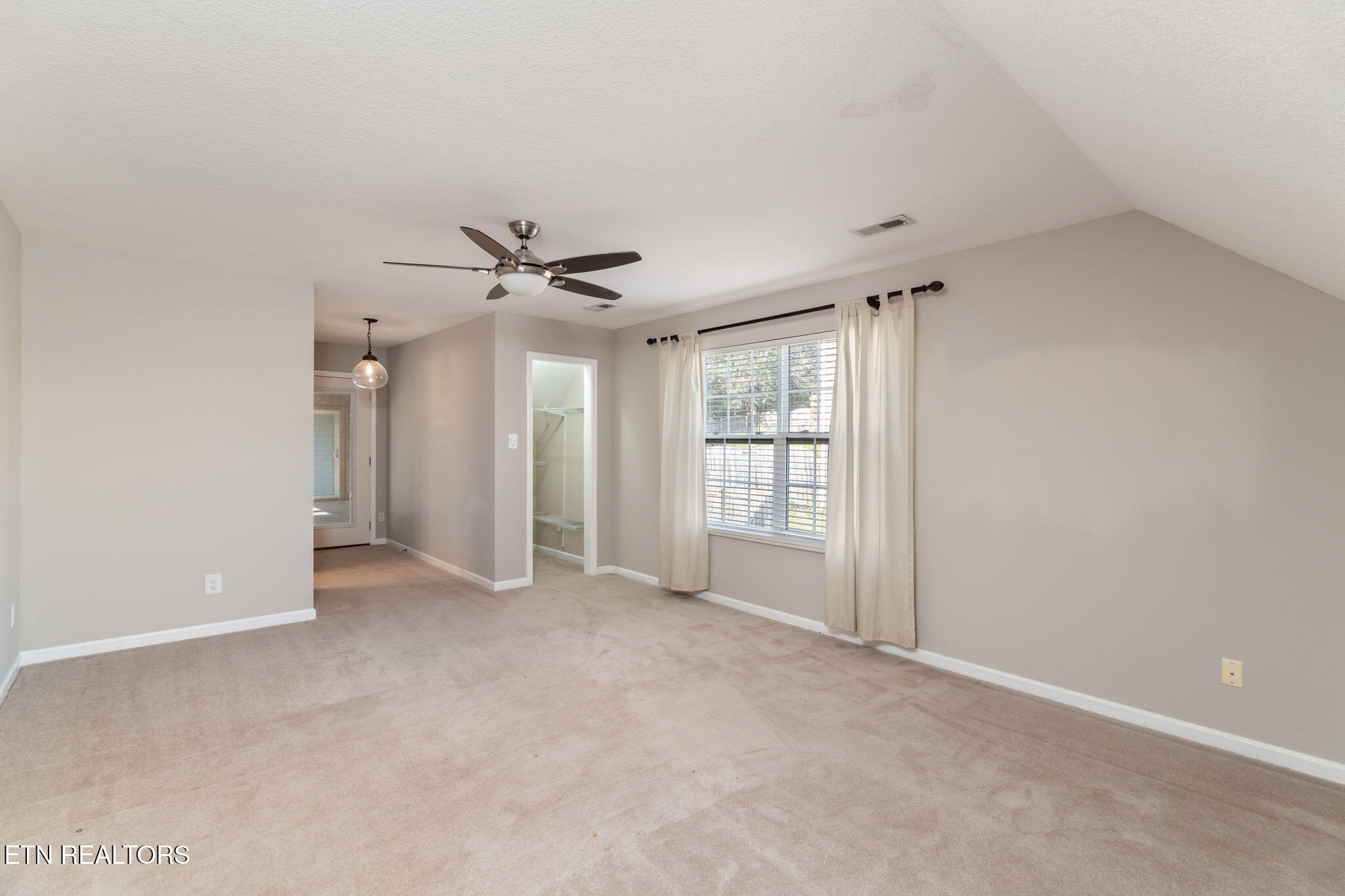 1843 Falling Waters Rd Property Photo 25