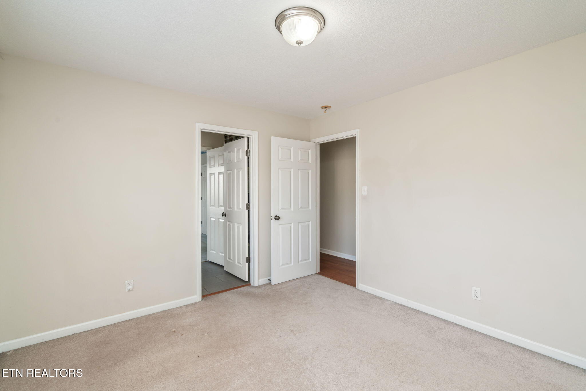 1843 Falling Waters Rd Property Photo 28