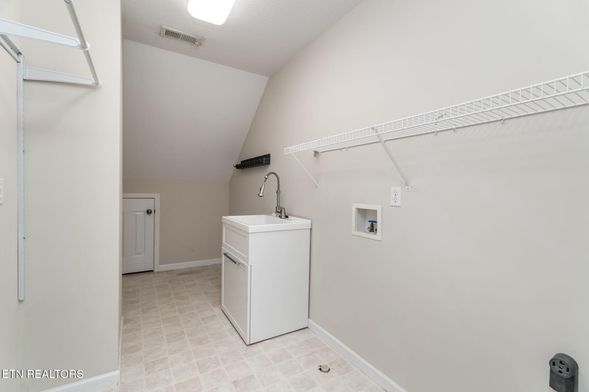 1843 Falling Waters Rd Property Photo 34