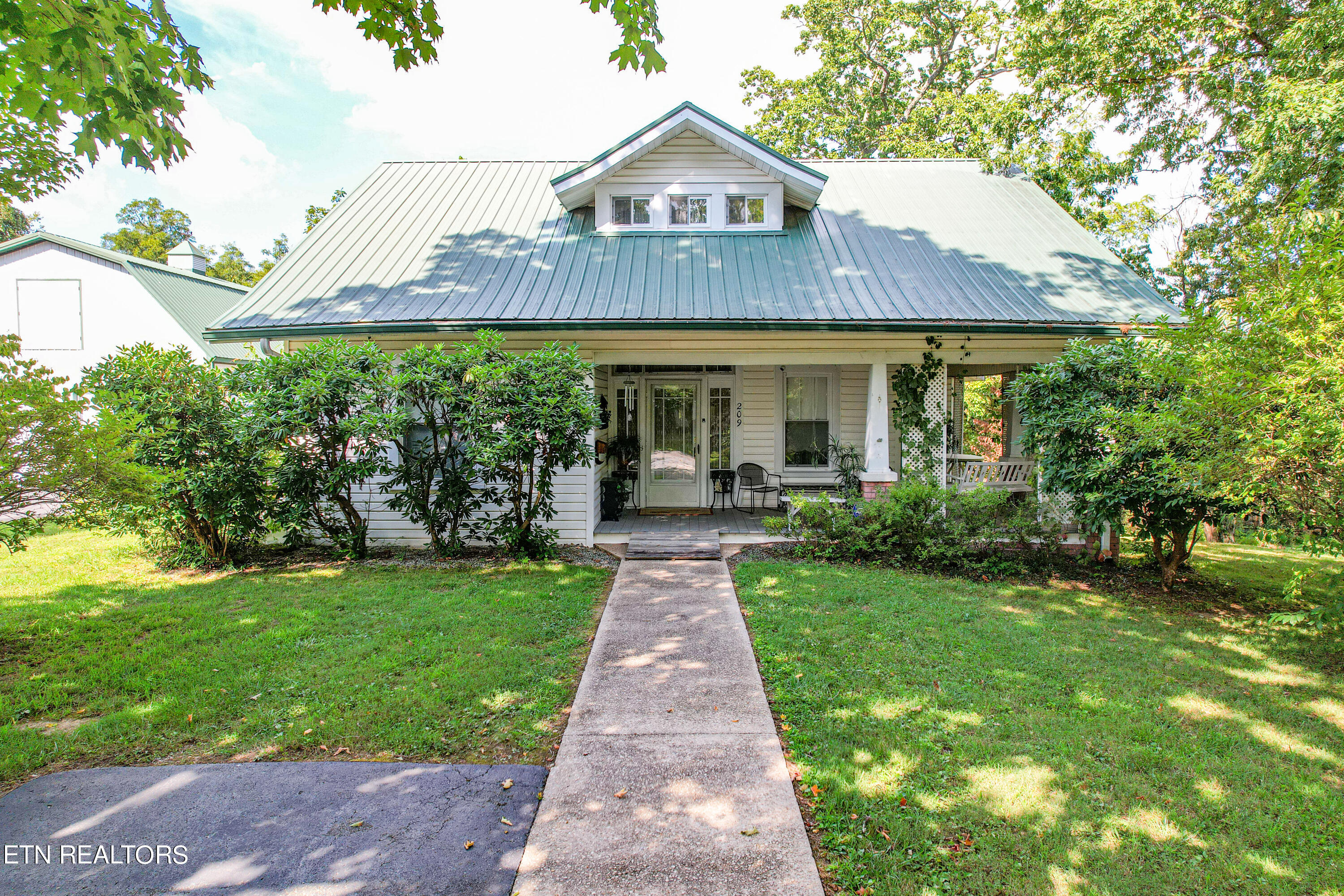 209 Reed Place Property Photo