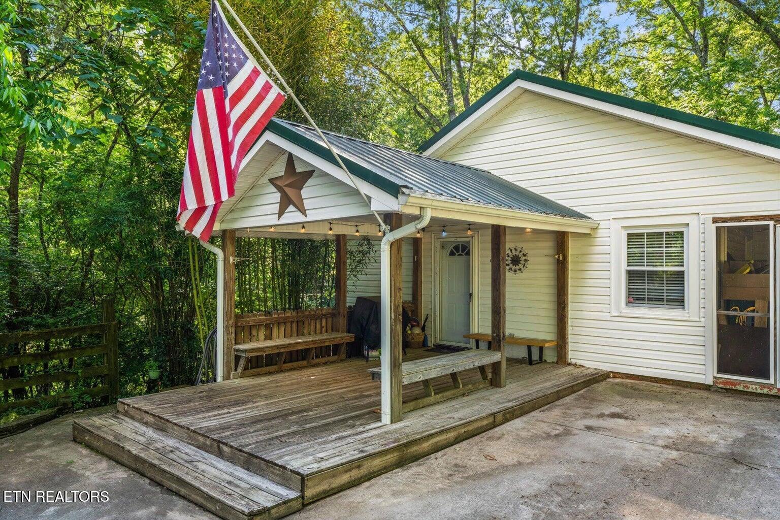 422 Gettys Lane Property Photo 1