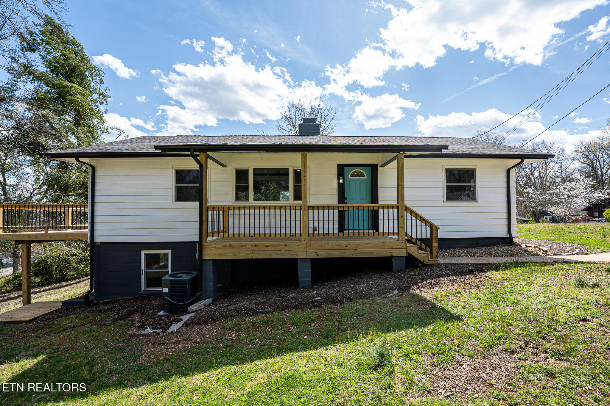 304 Firestone Rd Property Photo 1