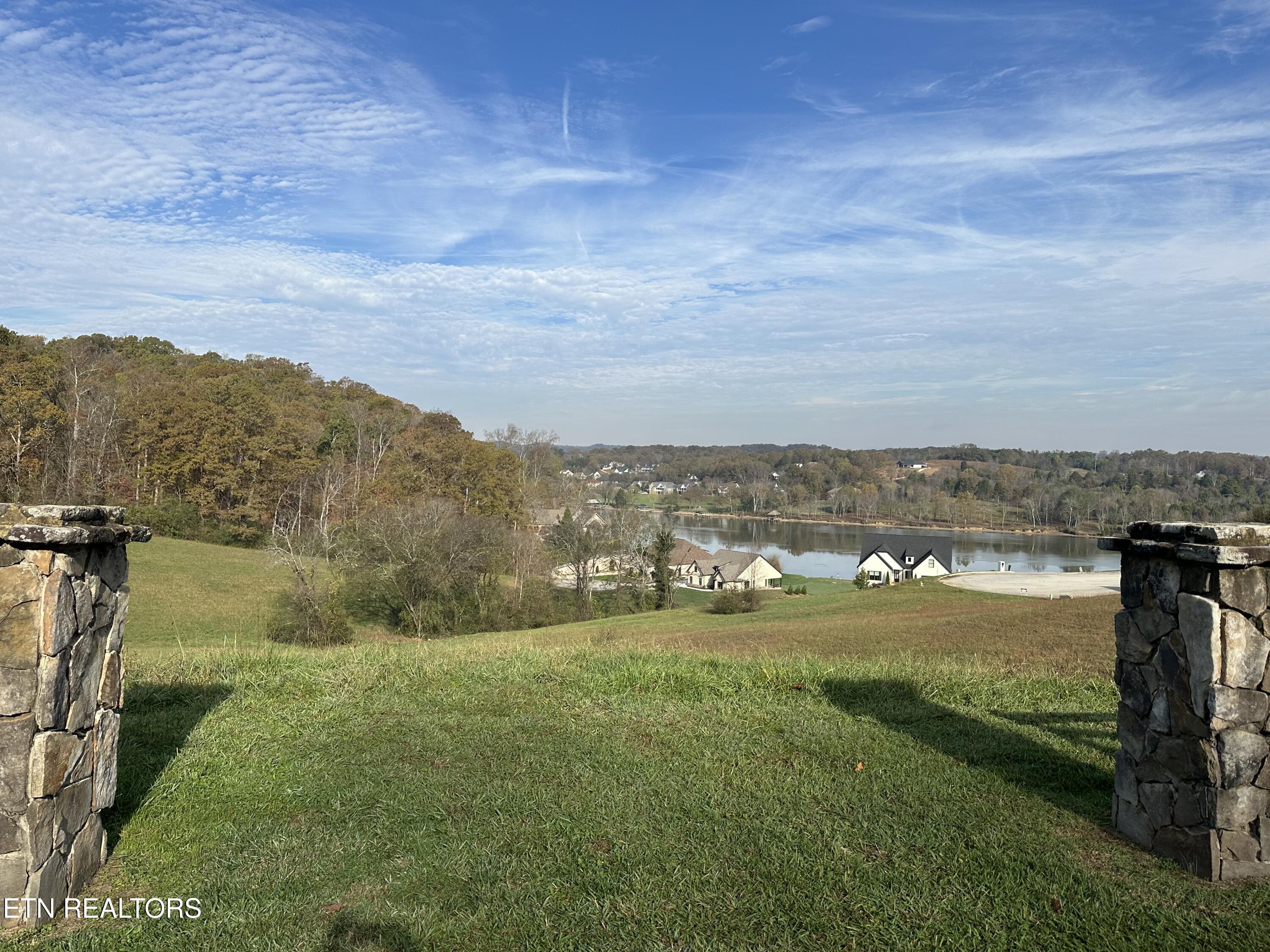 560 River Rd Property Photo