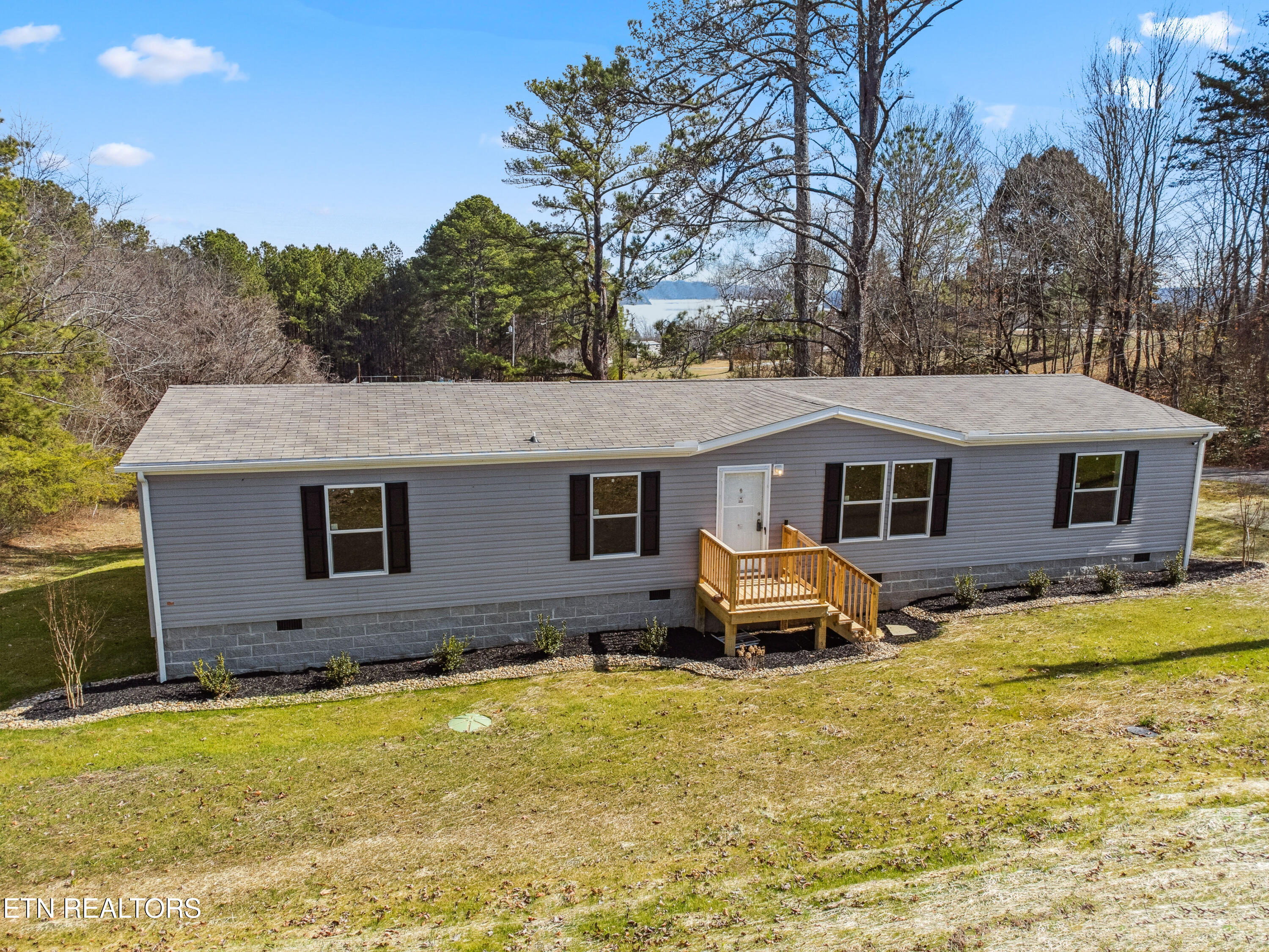 140 N Hillcrest Drive Property Photo