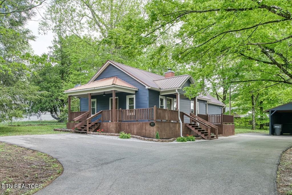 927 Crescent Drive Property Photo