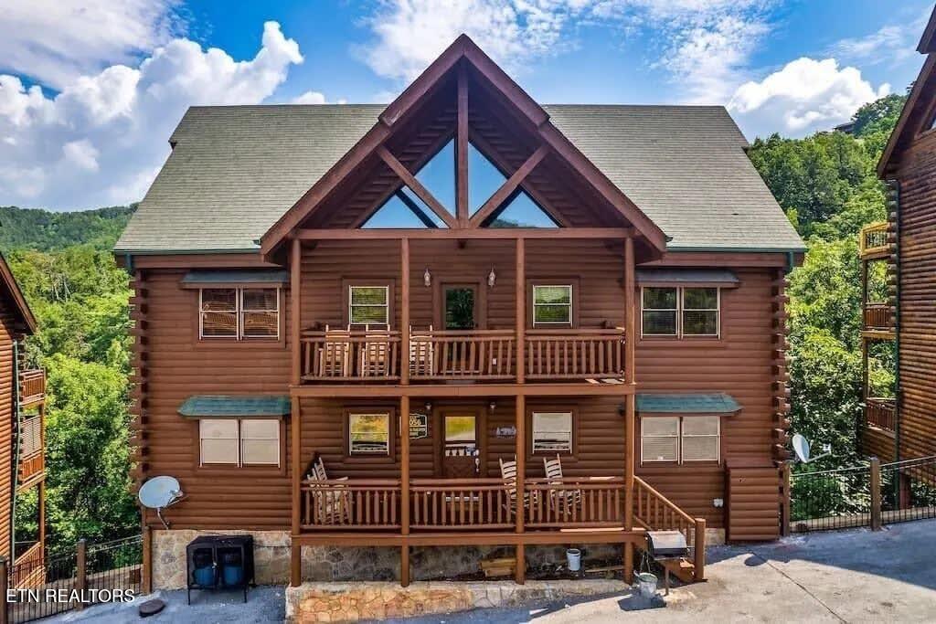 1056 Black Bear Cub Way Property Photo