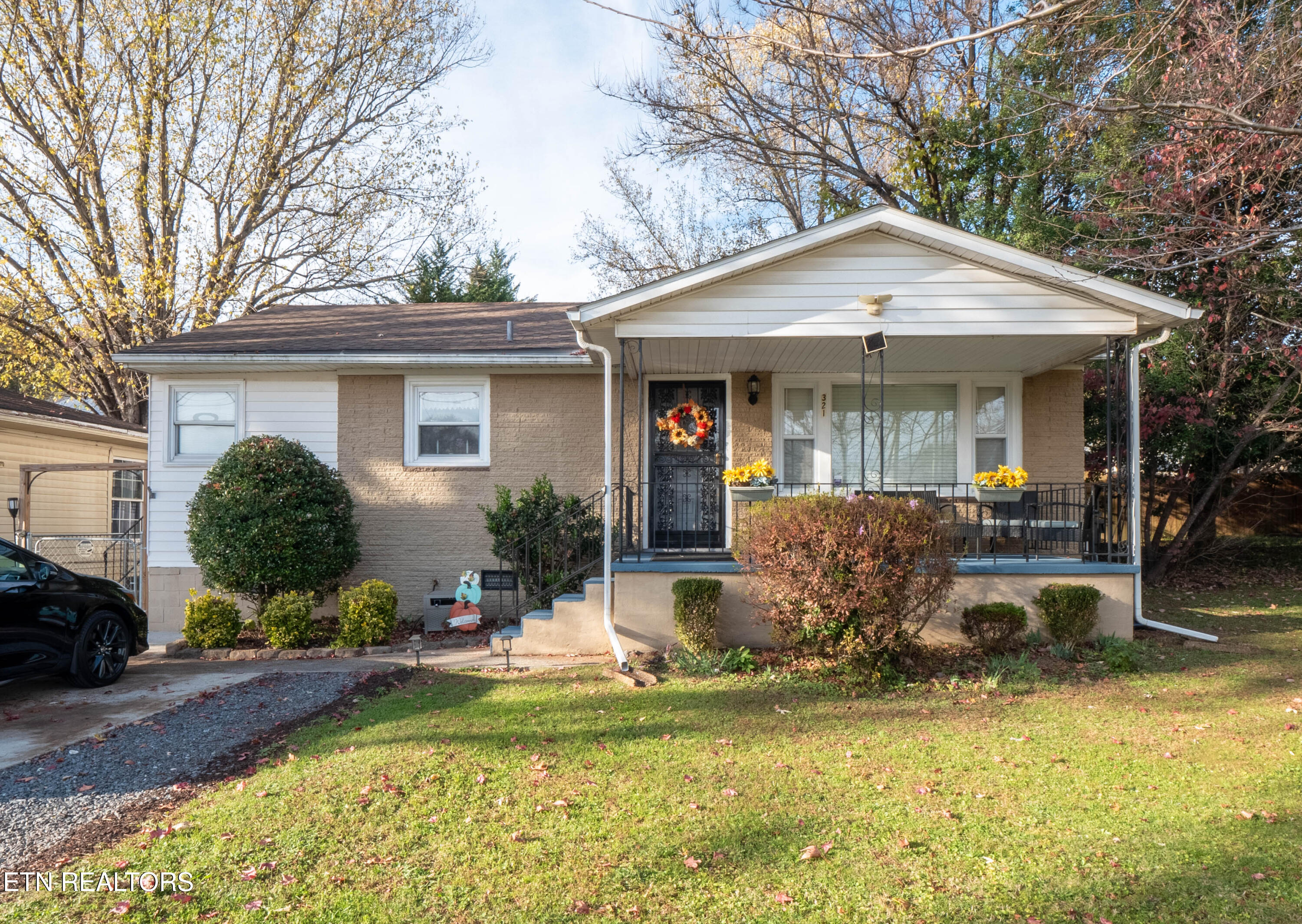 321 Cedar Ave Property Photo