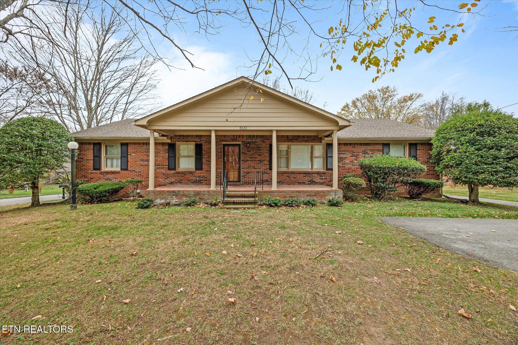 600 N Pickard Ave Property Photo