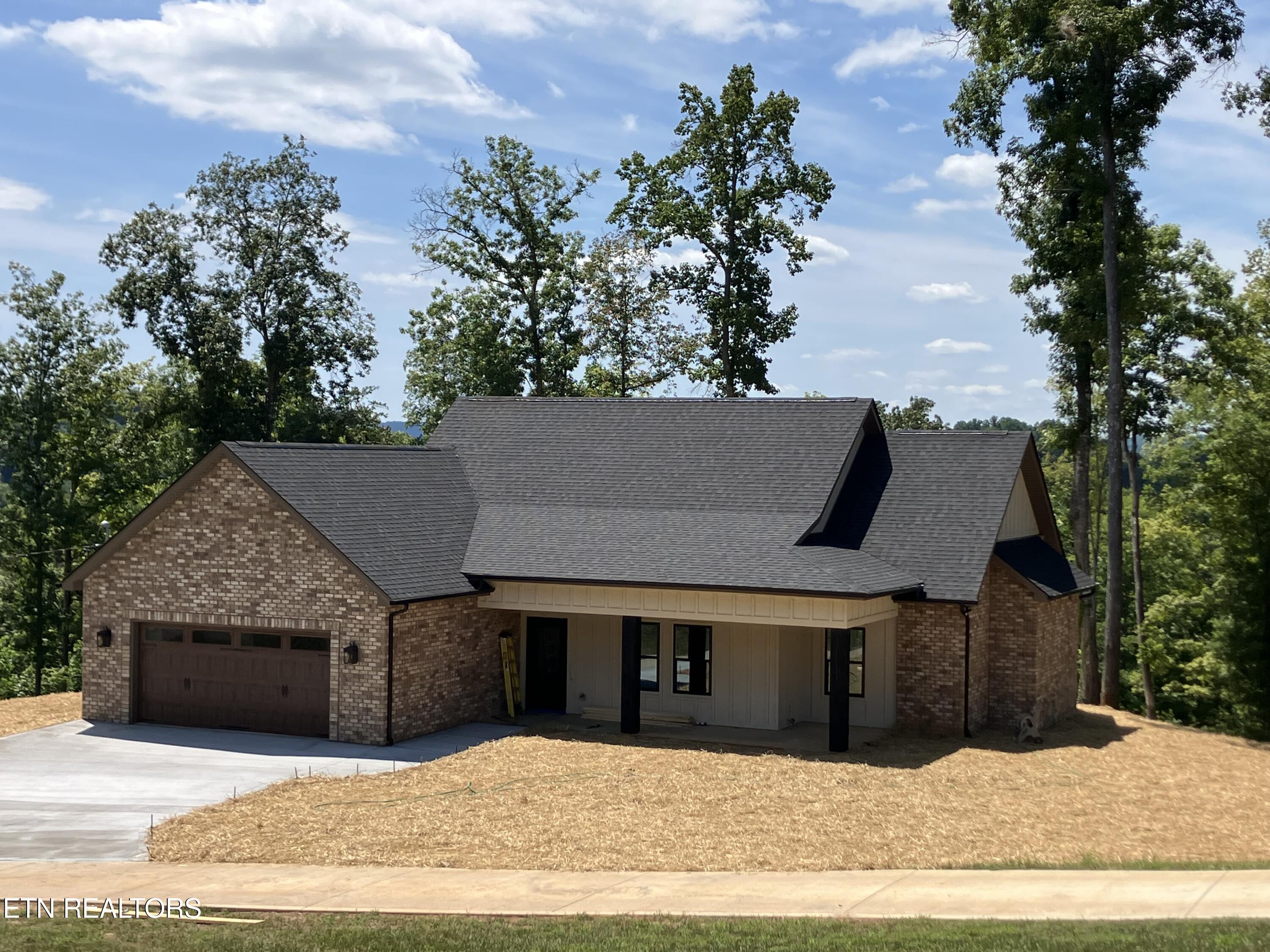 101 Cove Lane Property Photo