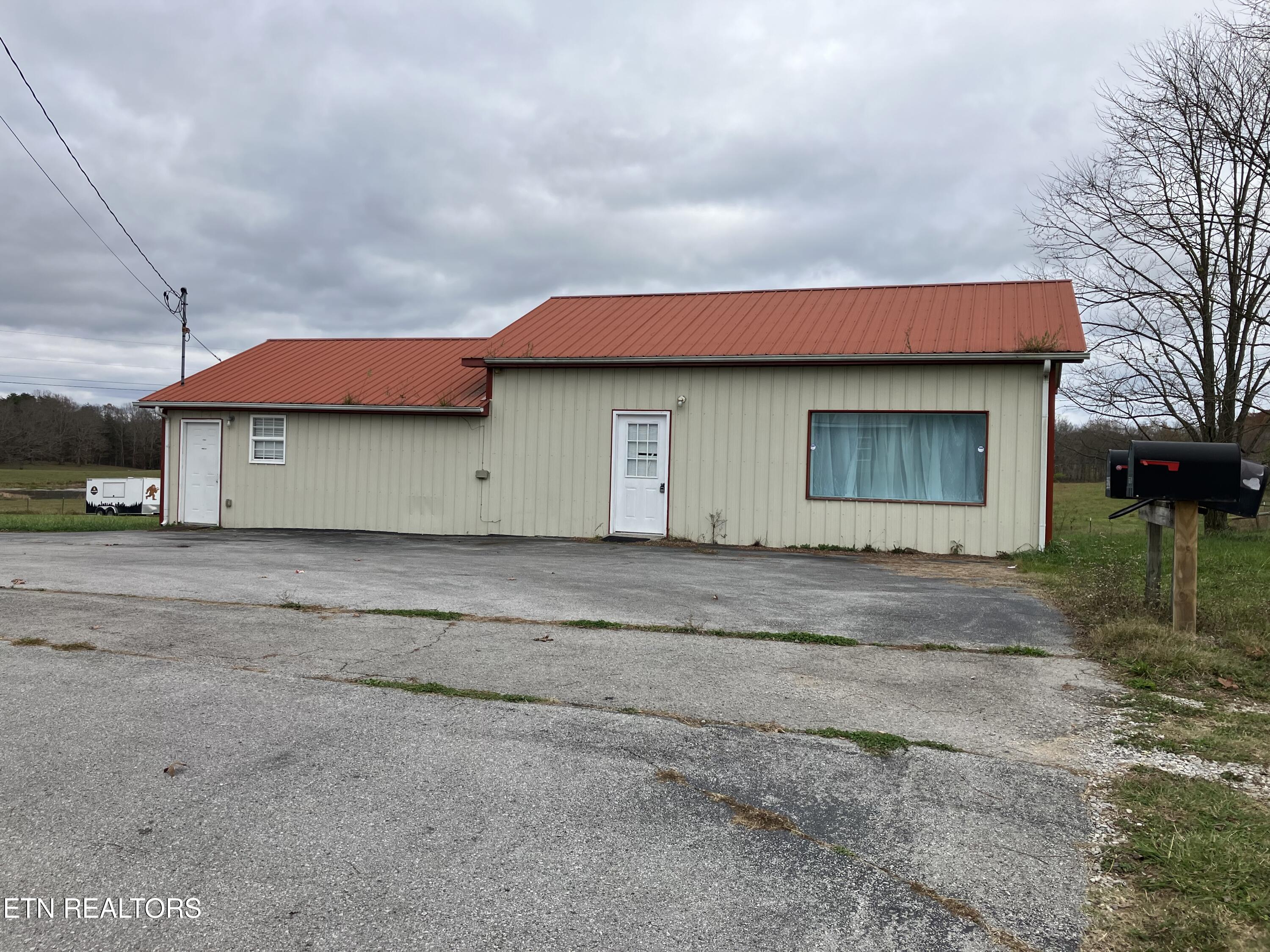 5521 South York Hwy Property Photo