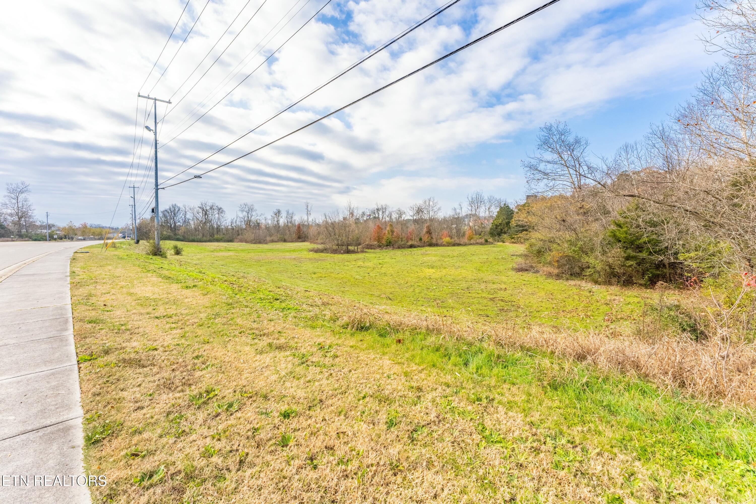 2557 Creekwood Park Blvd Property Photo 3