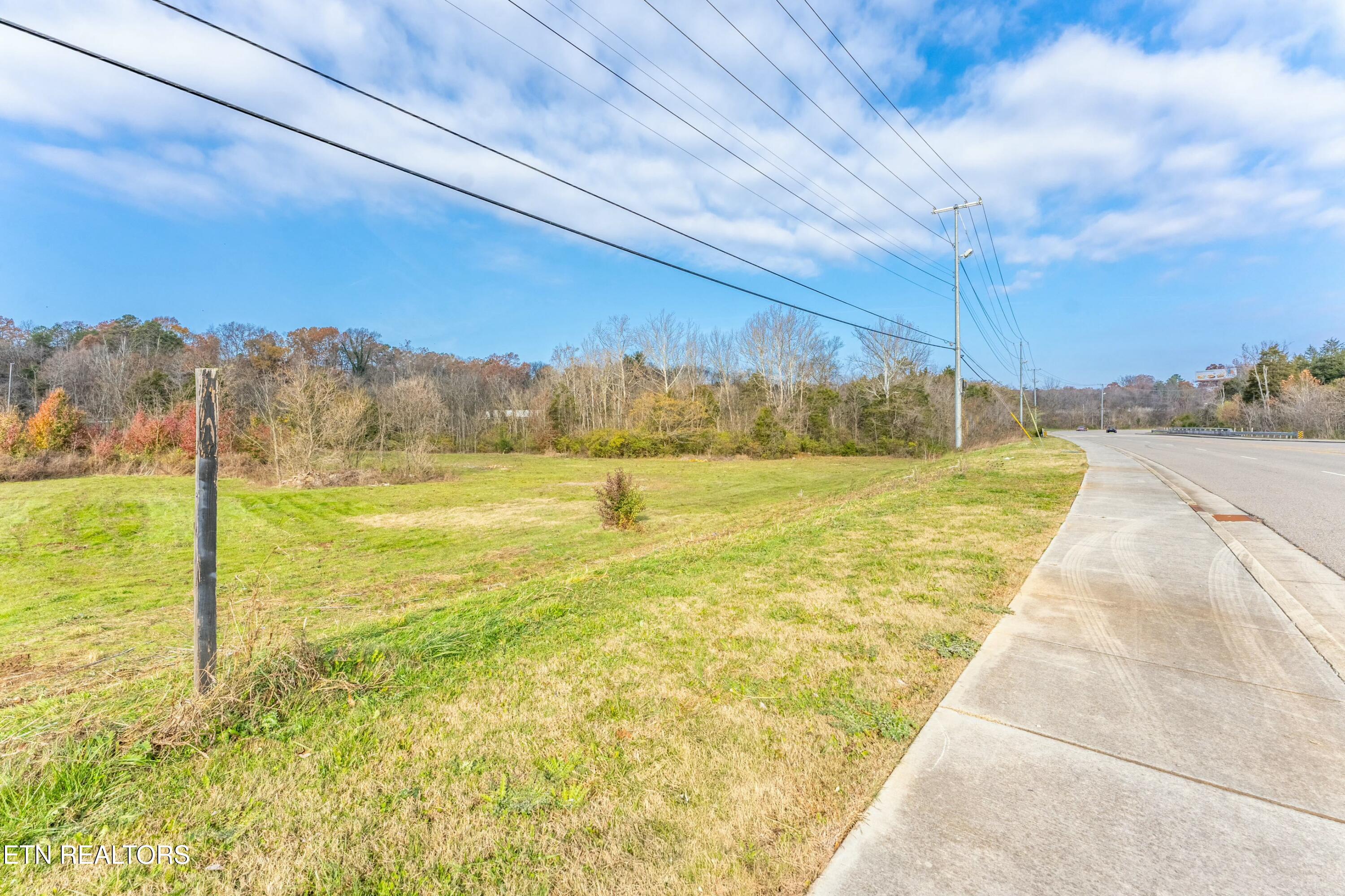 2557 Creekwood Park Blvd Property Photo 5