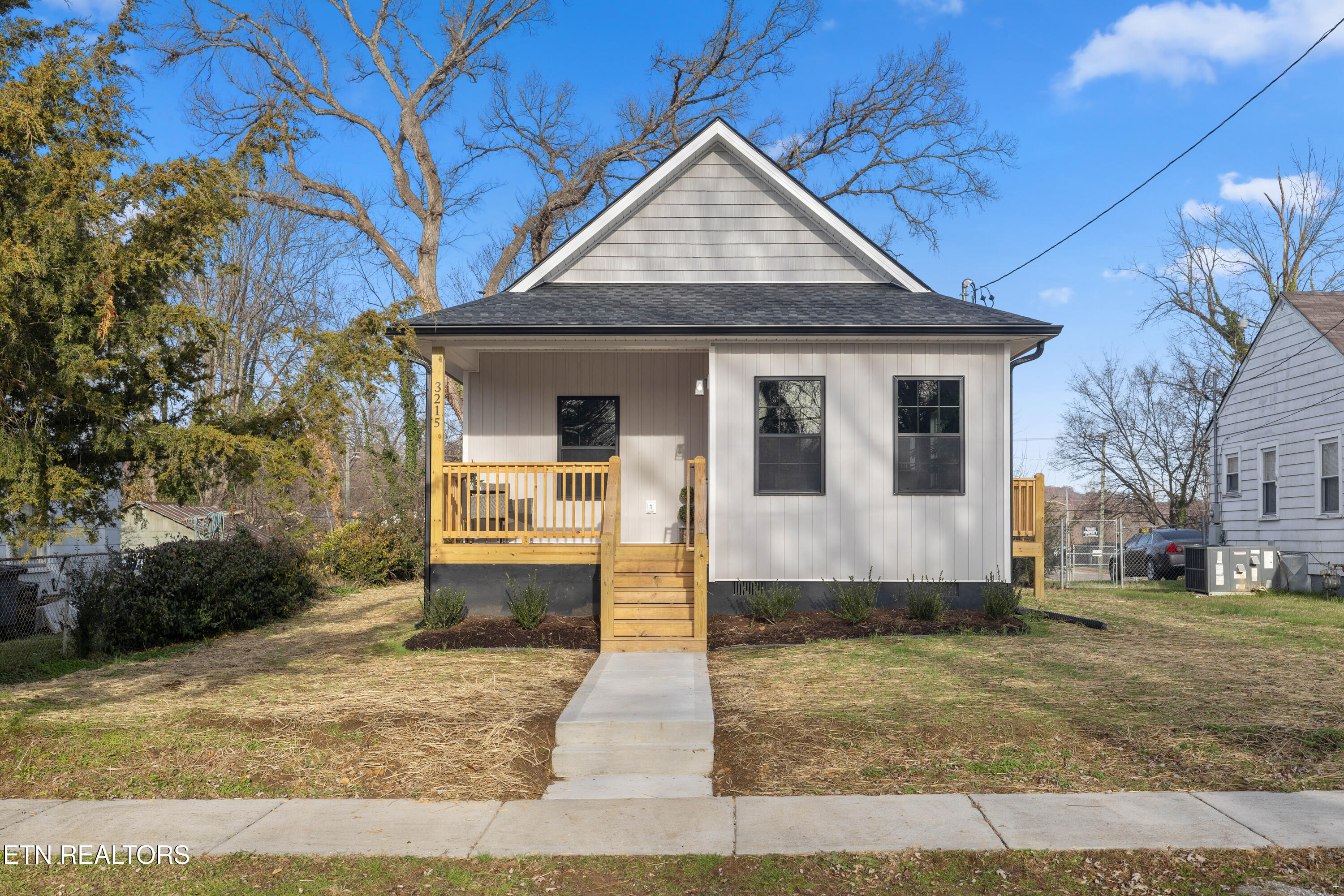 3215 Ashland Ave Property Photo 1