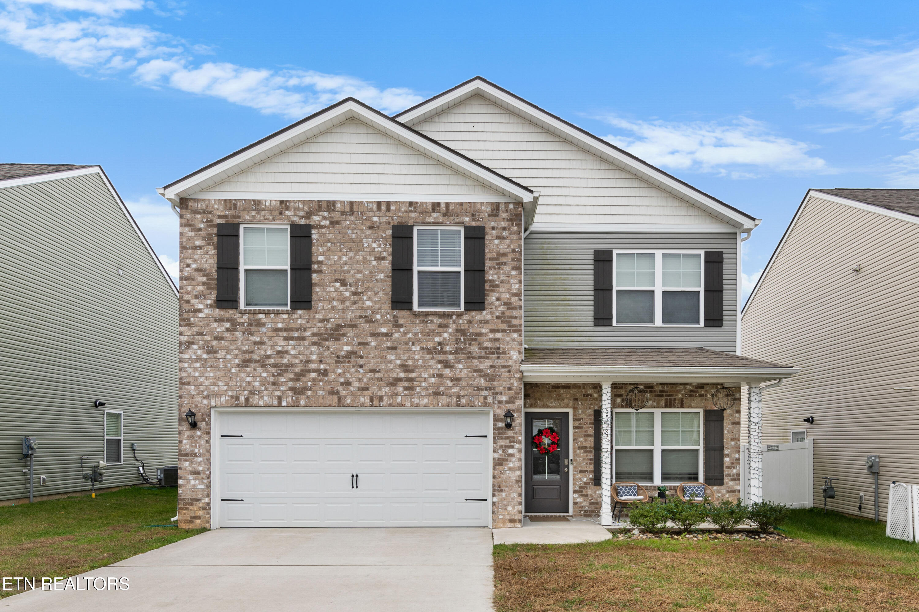 5518 English Holly Way Property Photo 1