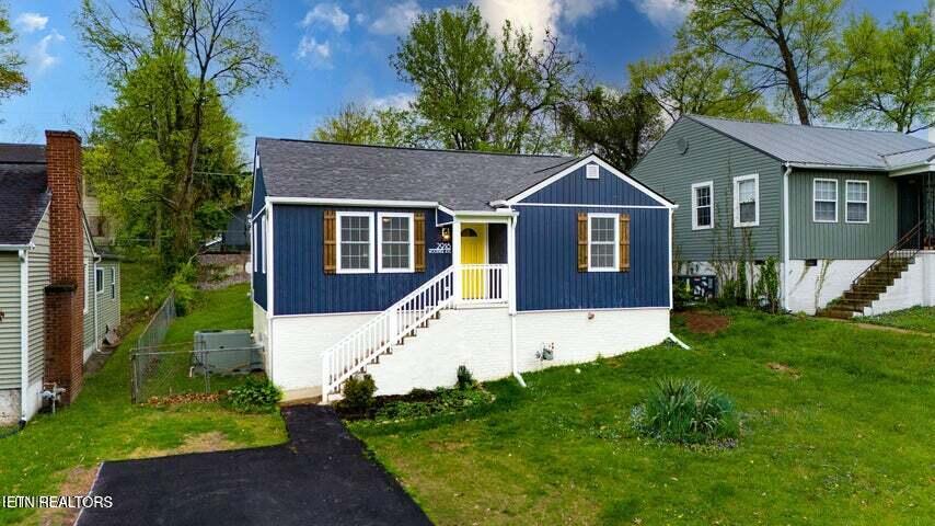 2918 Woodbine Ave Property Photo 4
