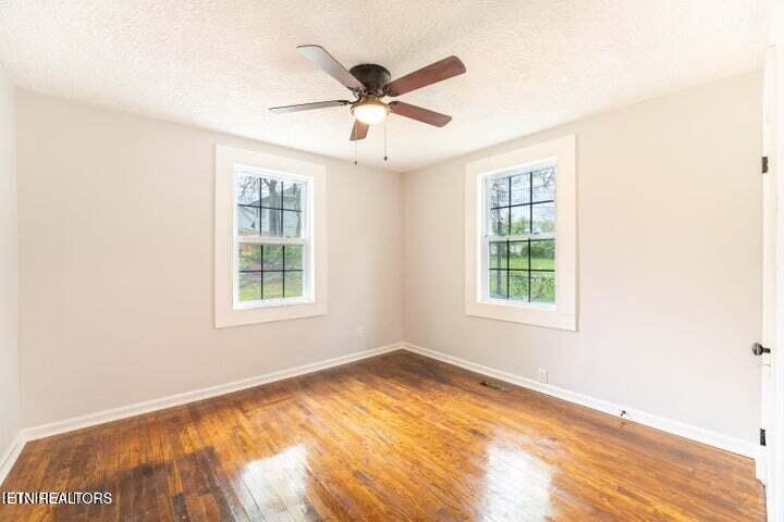 2918 Woodbine Ave Property Photo 17