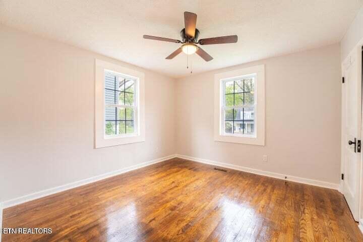 2918 Woodbine Ave Property Photo 18