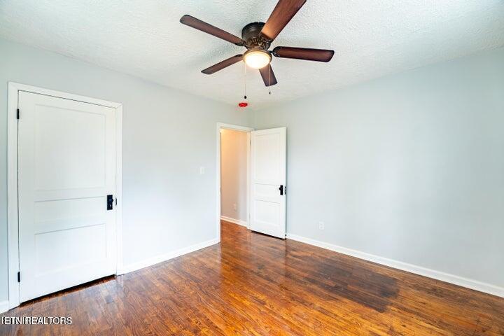 2918 Woodbine Ave Property Photo 20