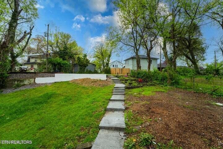 2918 Woodbine Ave Property Photo 24
