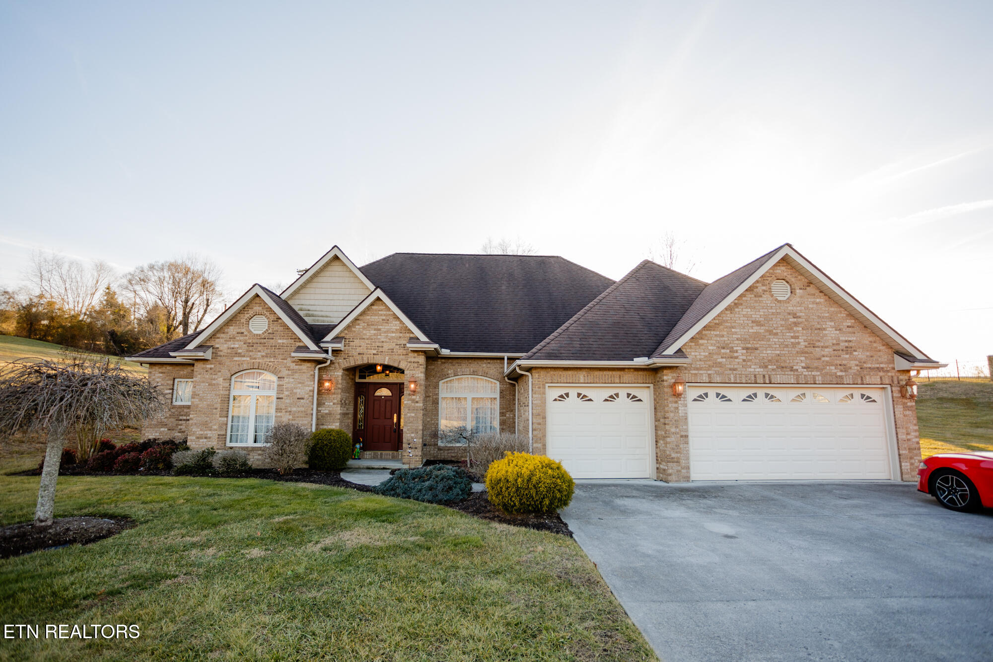 120 Deevel Blvd Property Photo