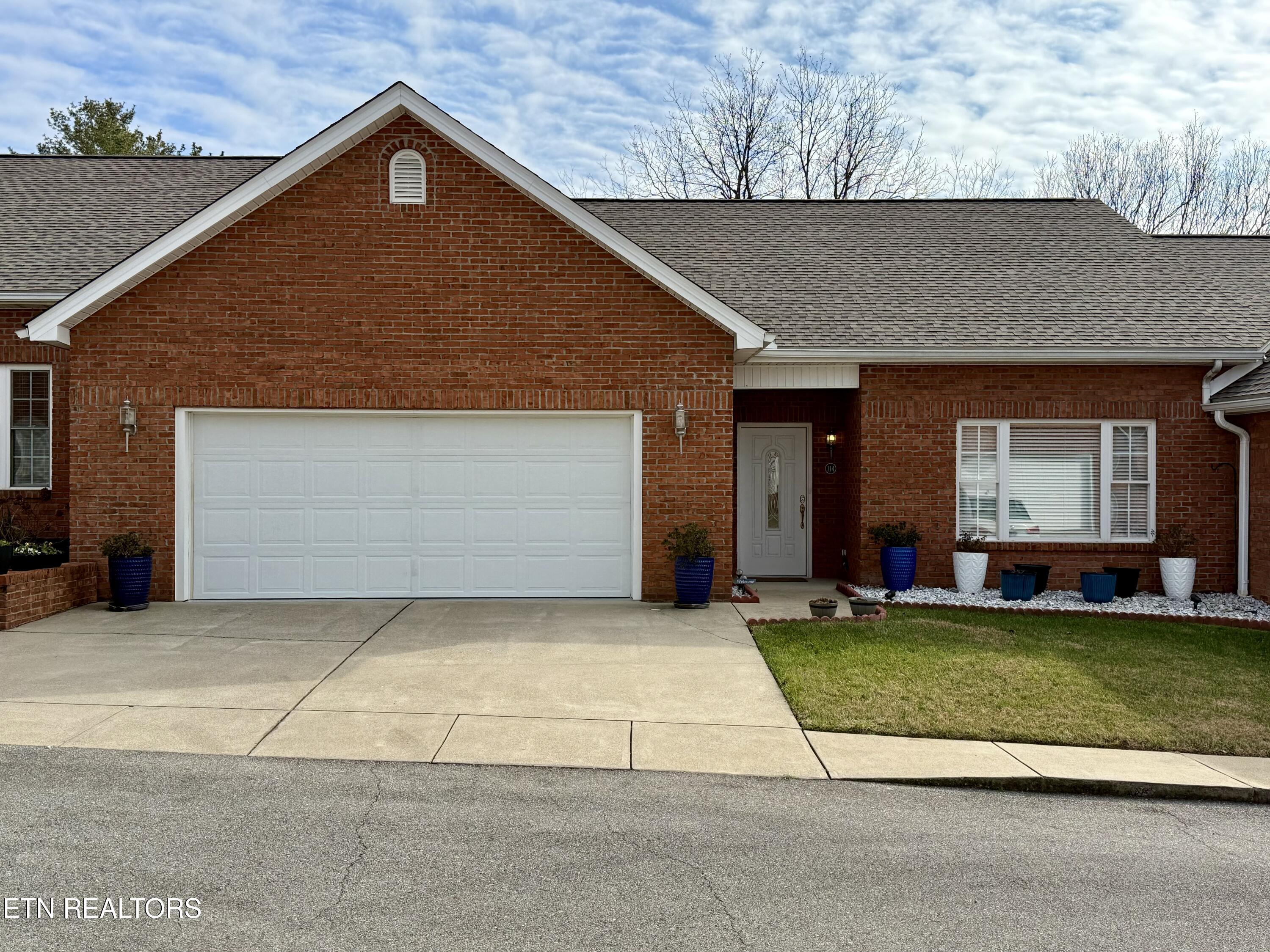 114 Southridge Dr Property Photo