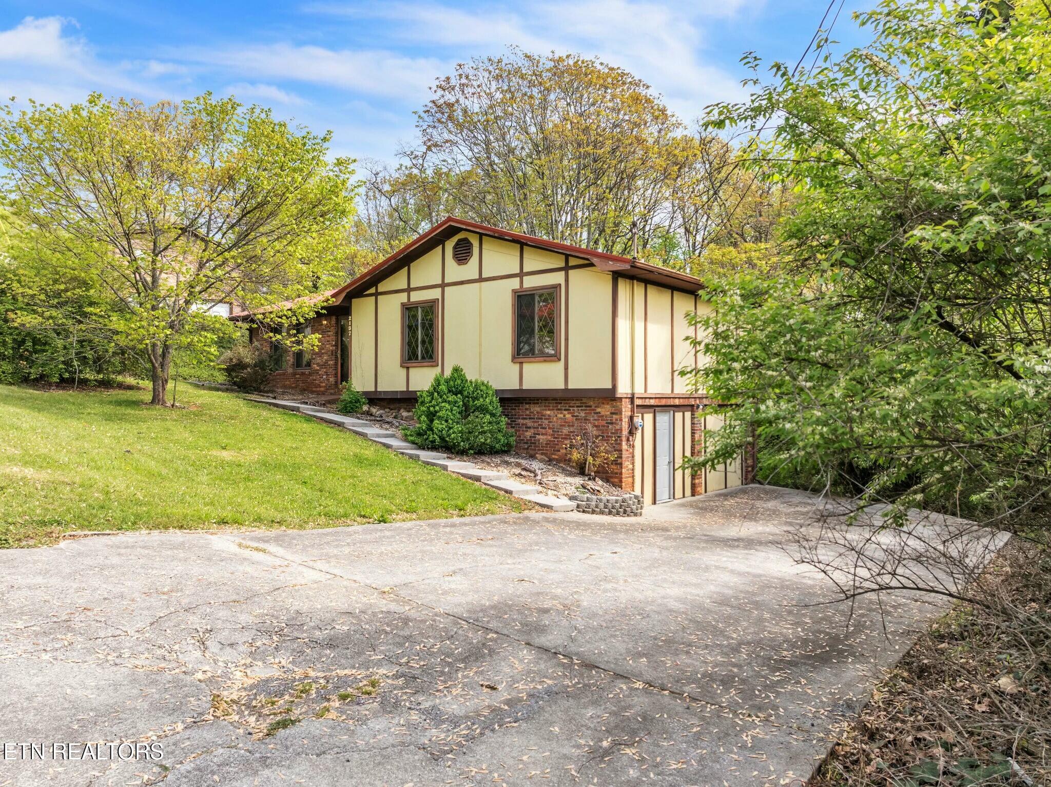 2137 Highview Drive Property Photo