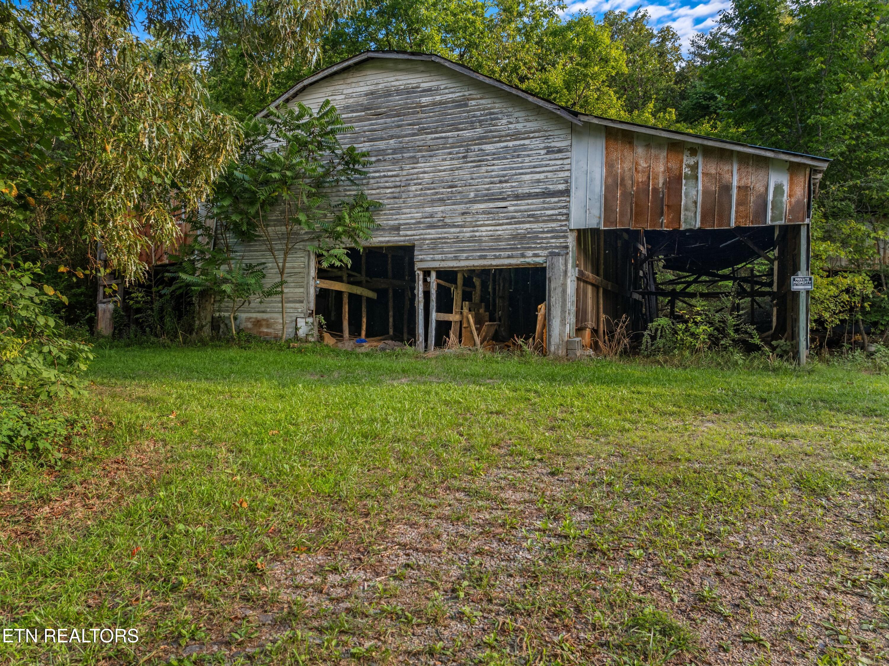 3207 Sulphur Springs Rd Property Photo 5