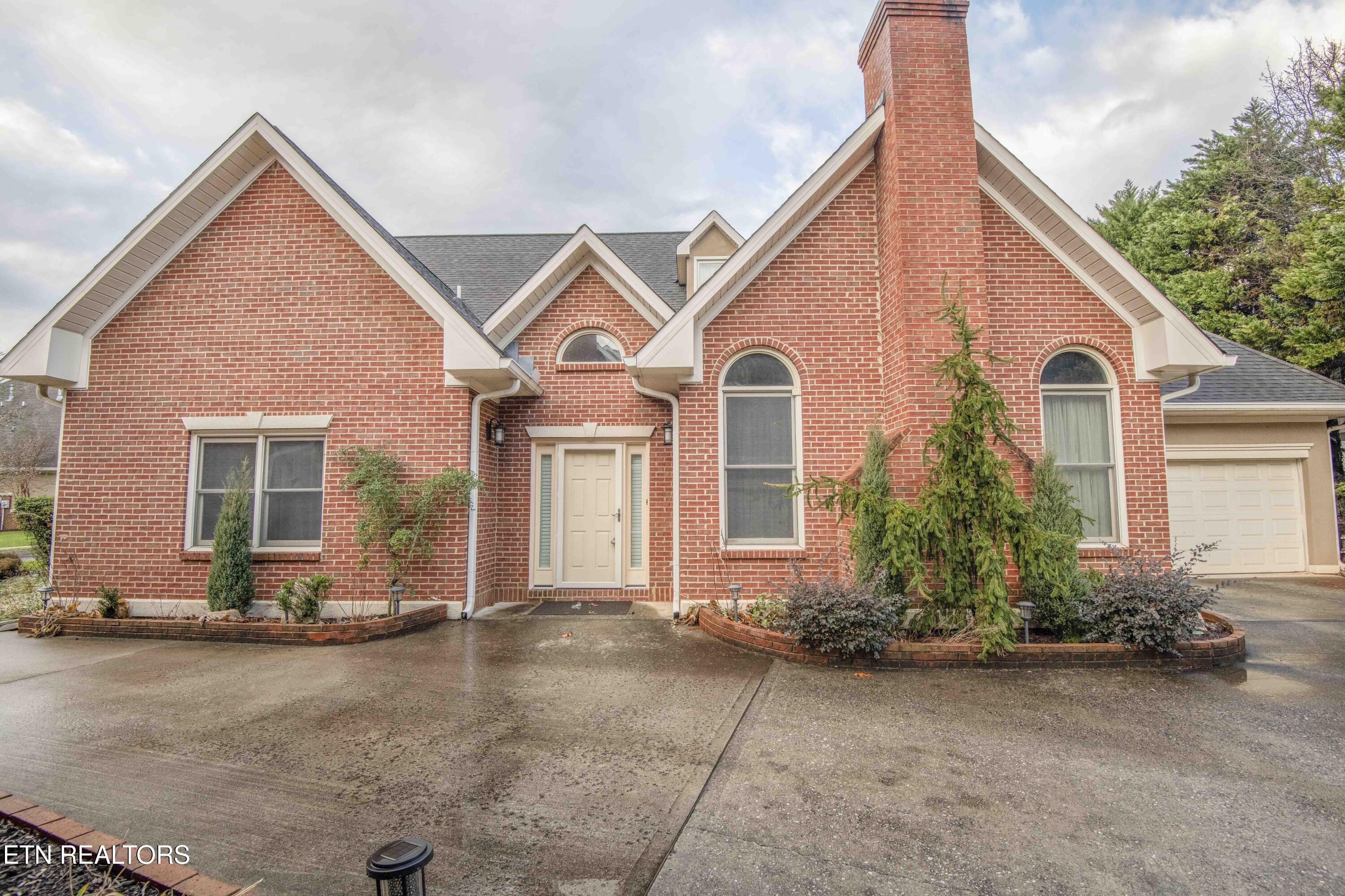 270 Fordham Way Property Photo 1