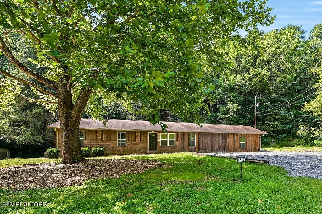 1643 Arron Way Property Photo 1