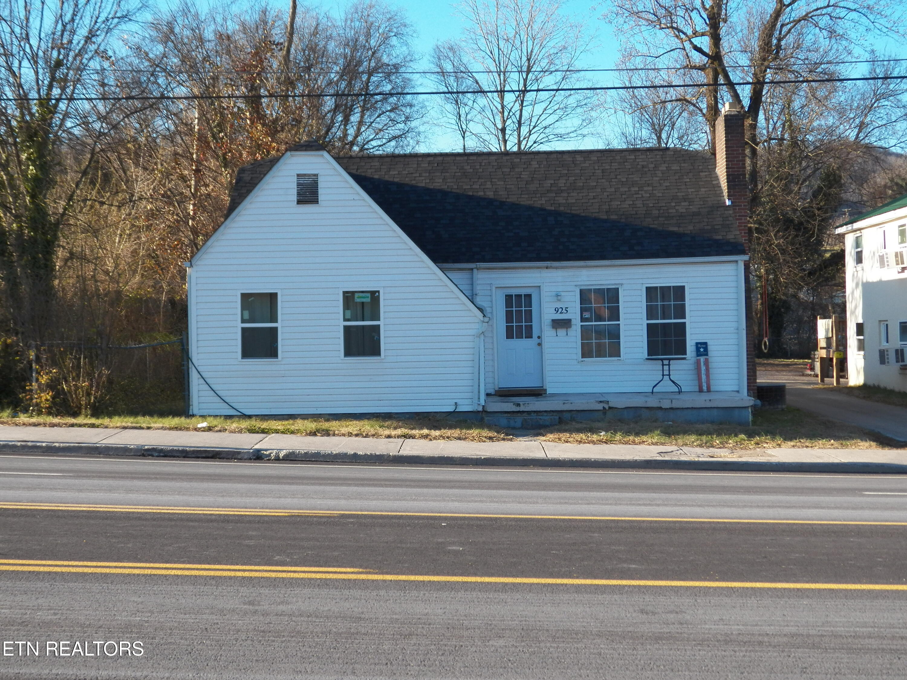 925 N Roane St Property Photo
