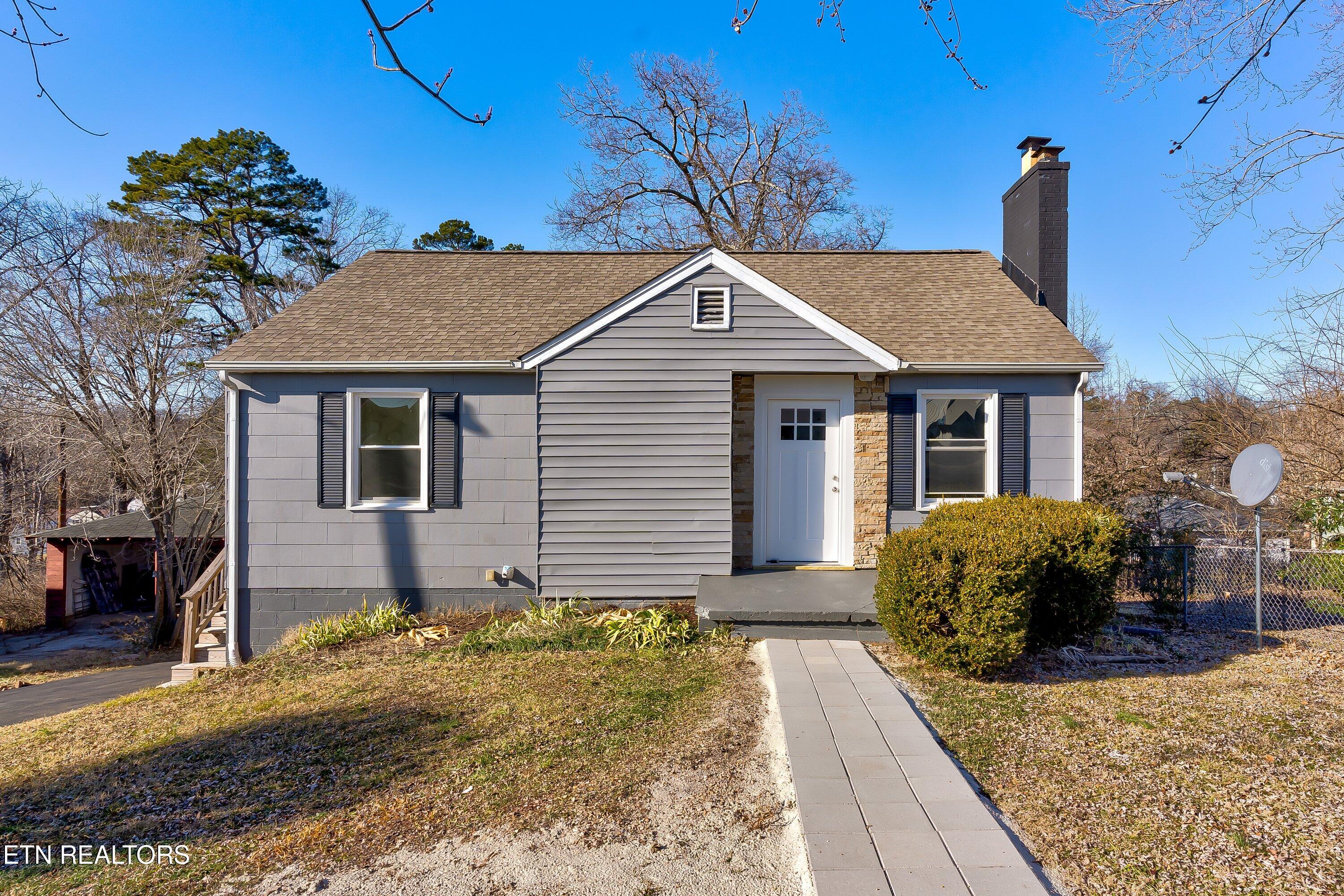 2737 Gaston Ave Property Photo