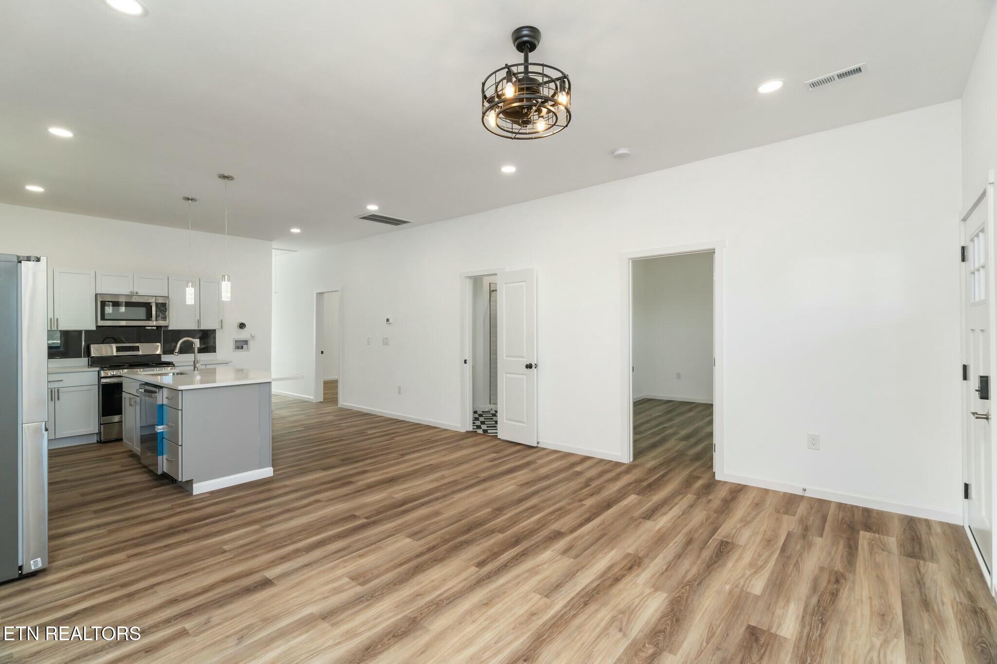 2824 Linden Ave Property Photo 10