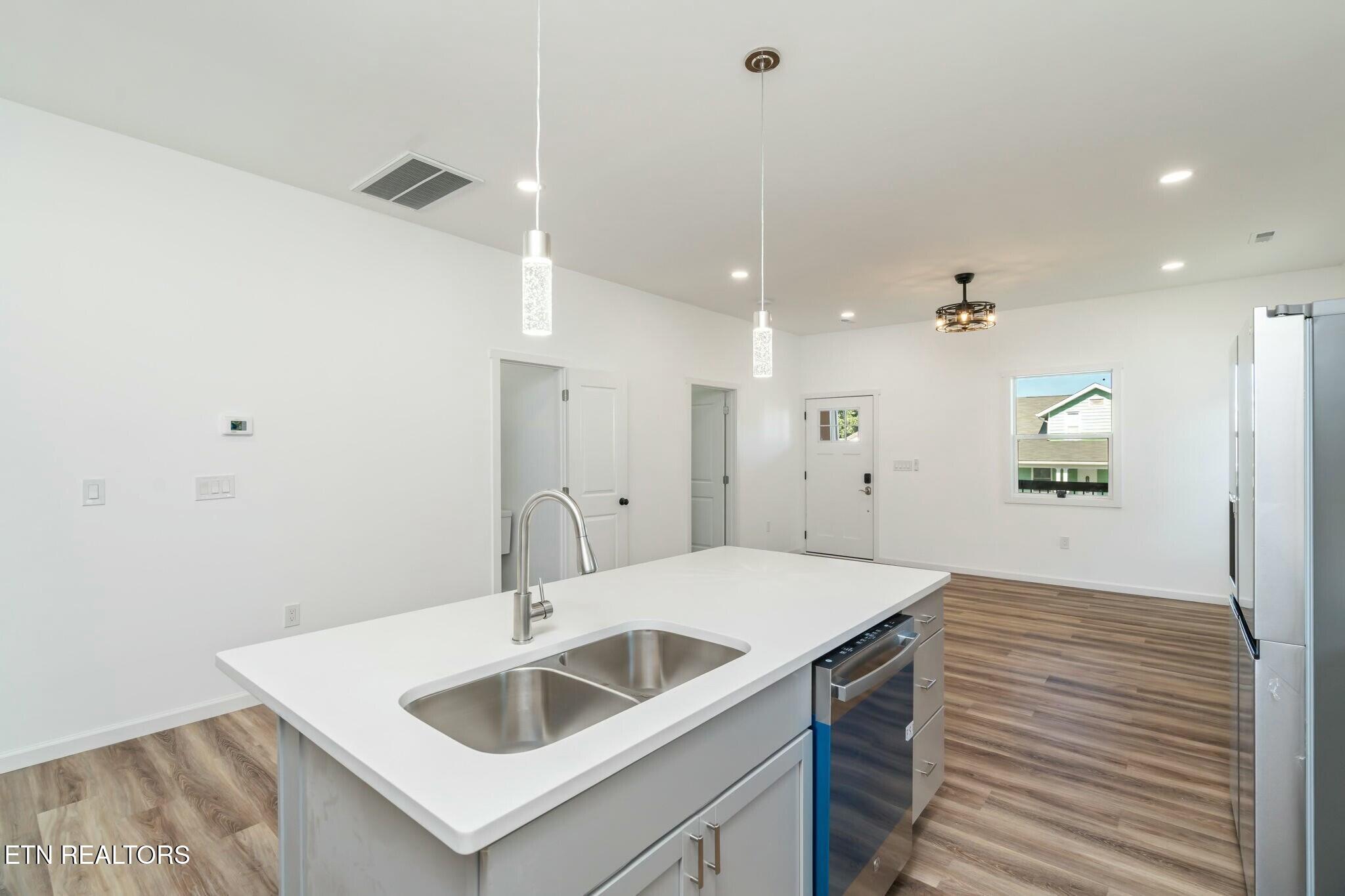 2824 Linden Ave Property Photo 17