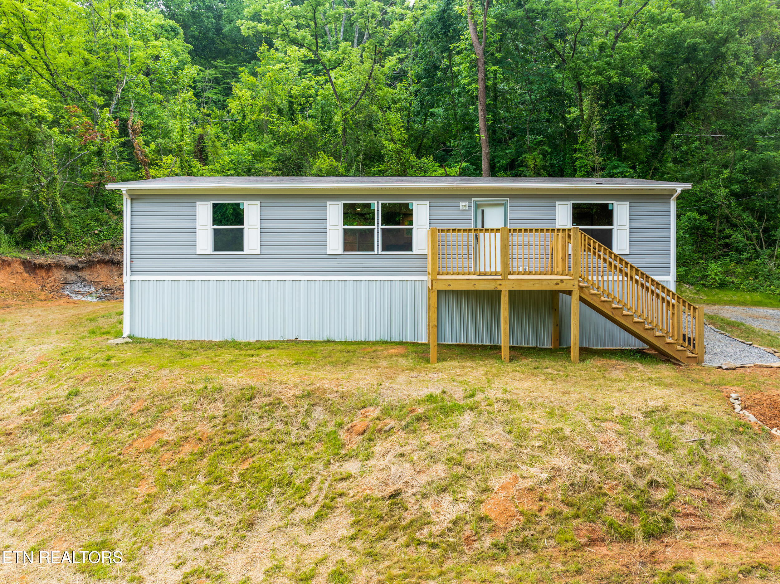 736 Mahoney Rd Property Photo 1