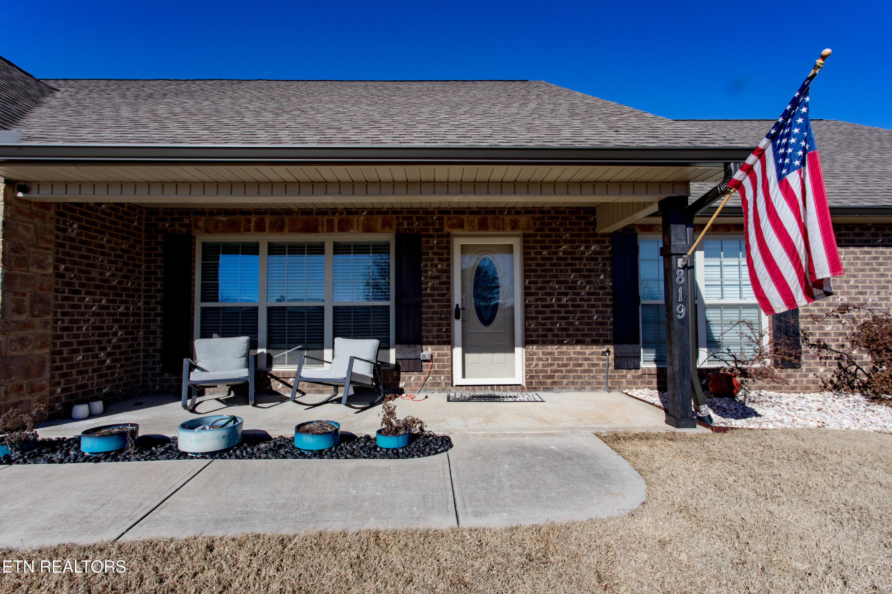819 Royal View Drive Property Photo 1