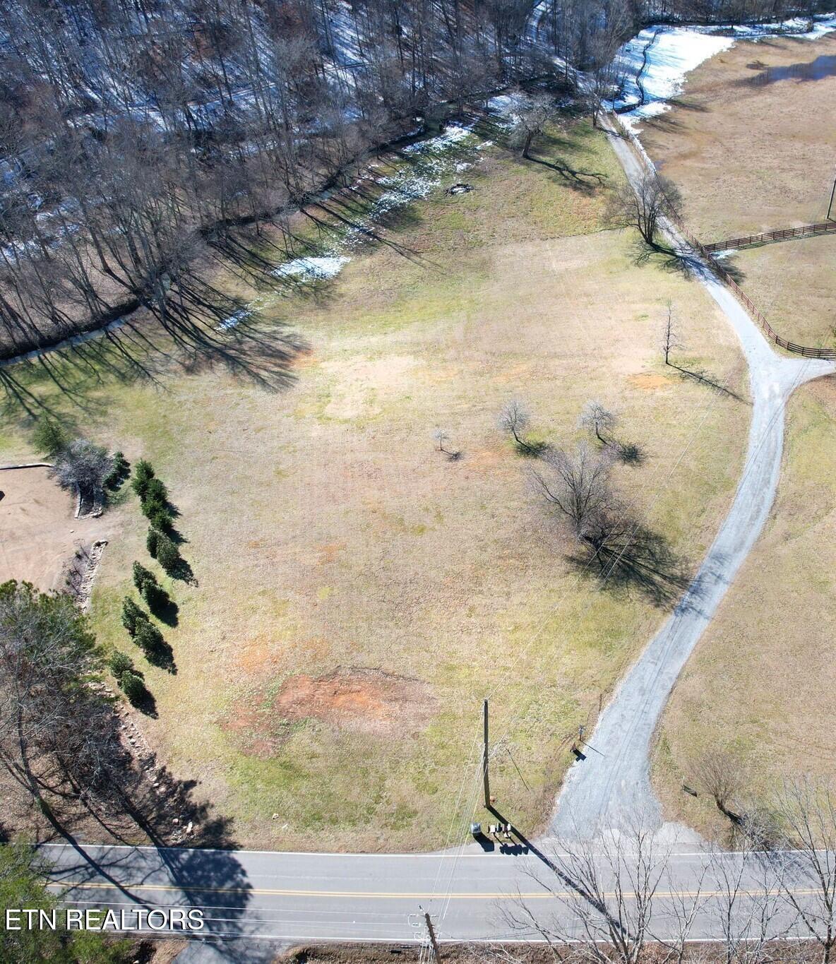 10646 Pine Hill Rd Property Photo 2