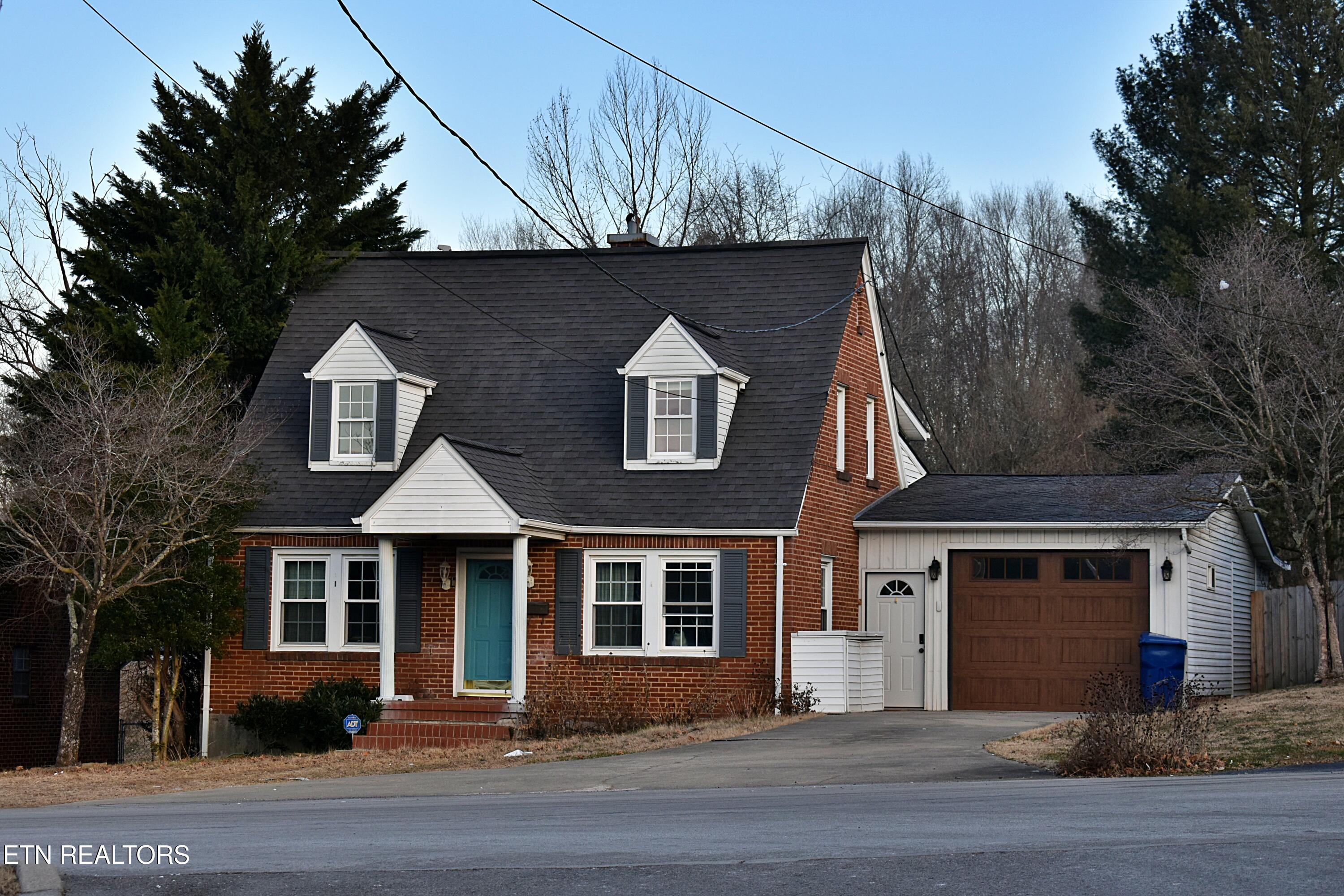 915 Lothbury Ave Property Photo