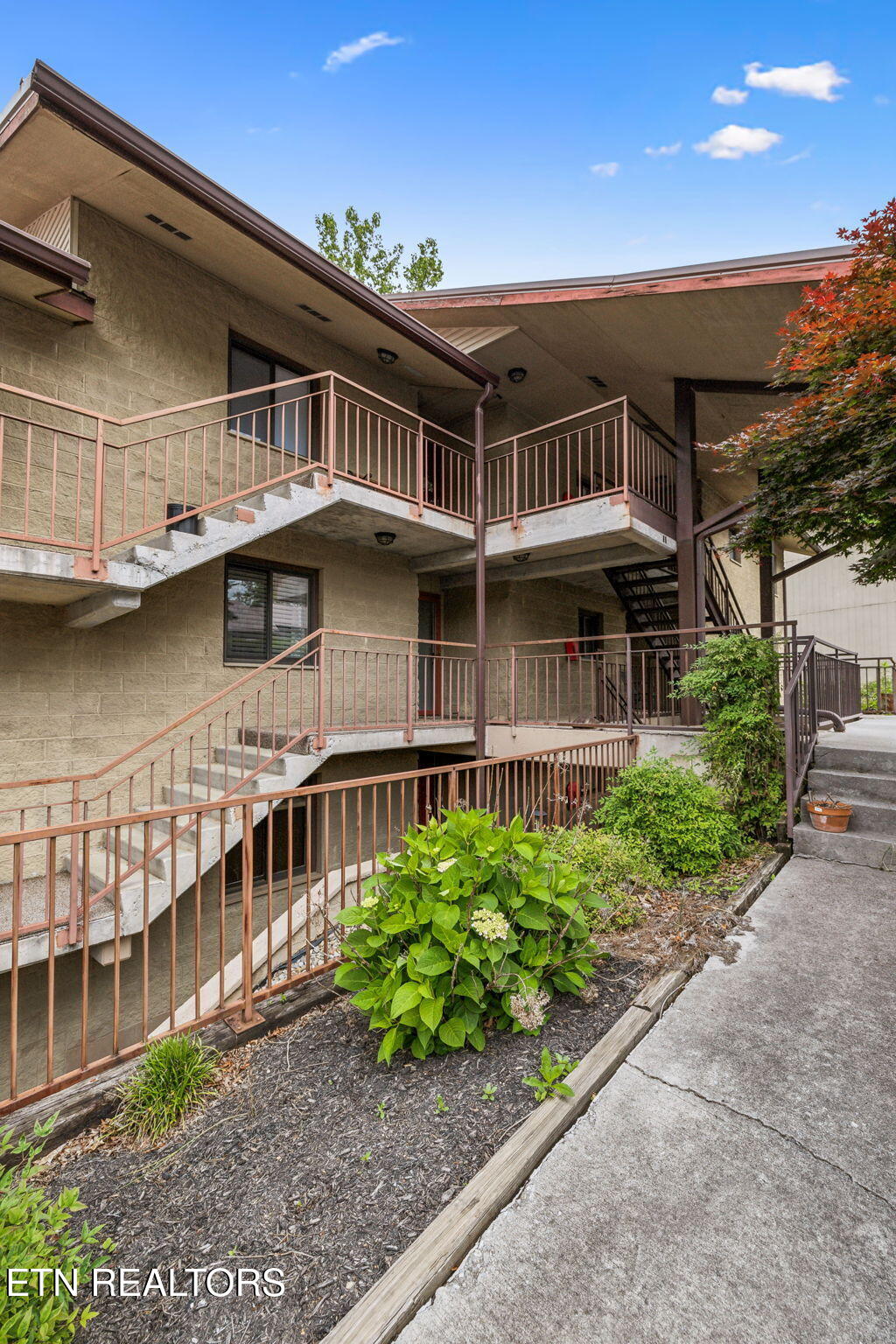 221 Woodland Rd Property Photo 1