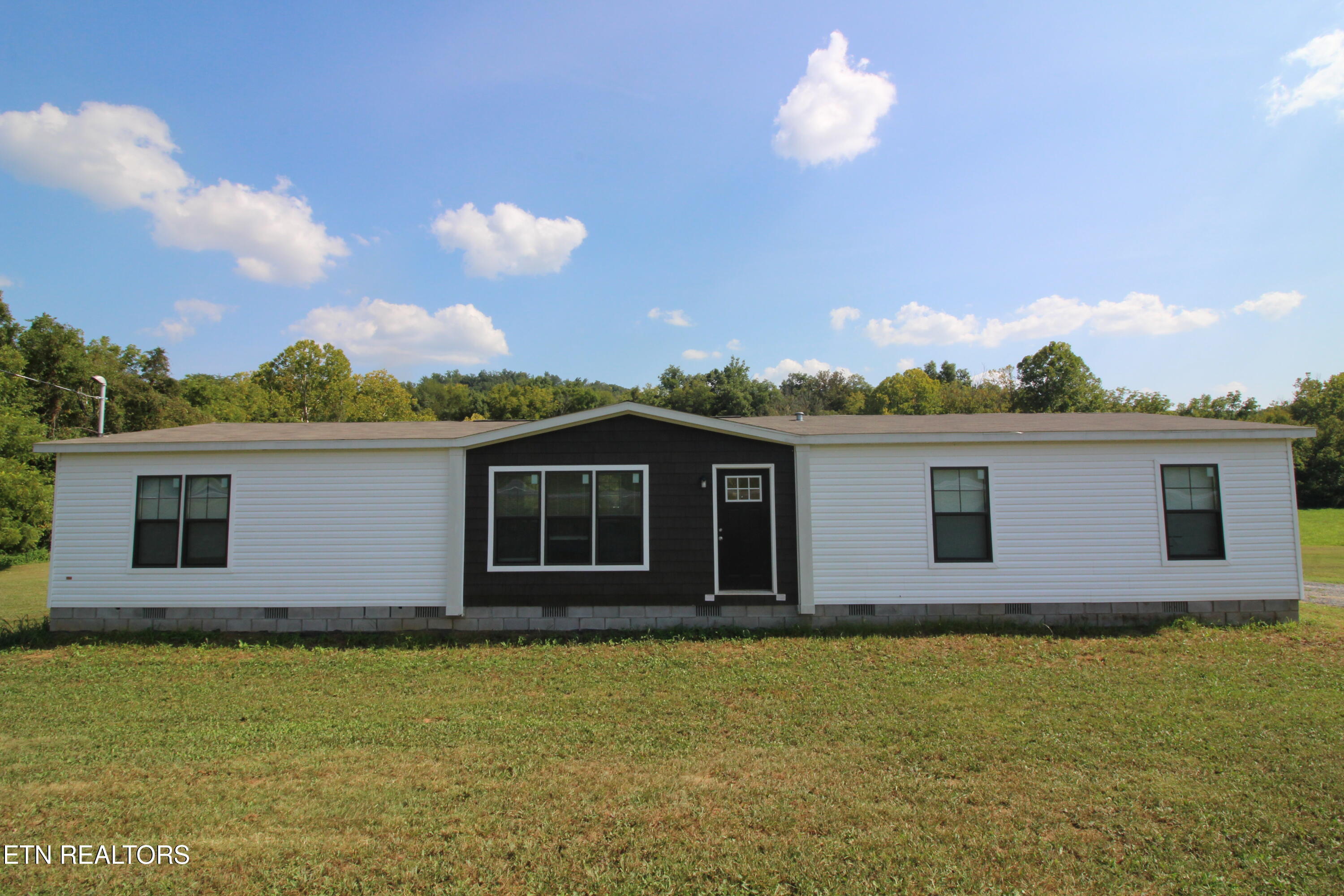 5904 Rutledge Pike Property Photo