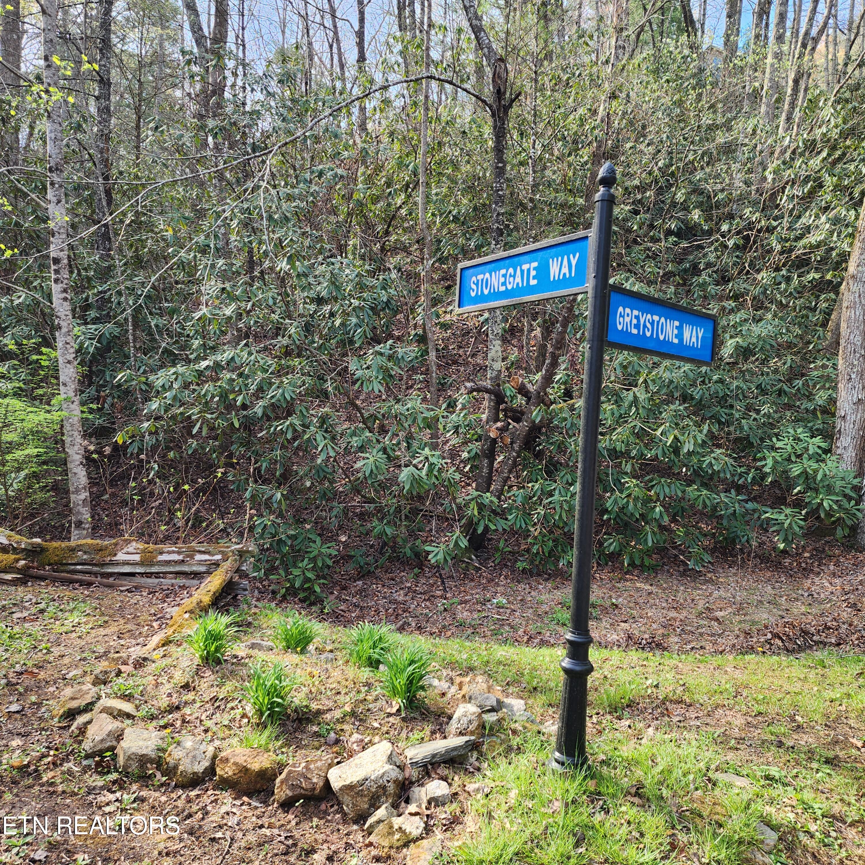 116 Stonegate Way Property Photo 2