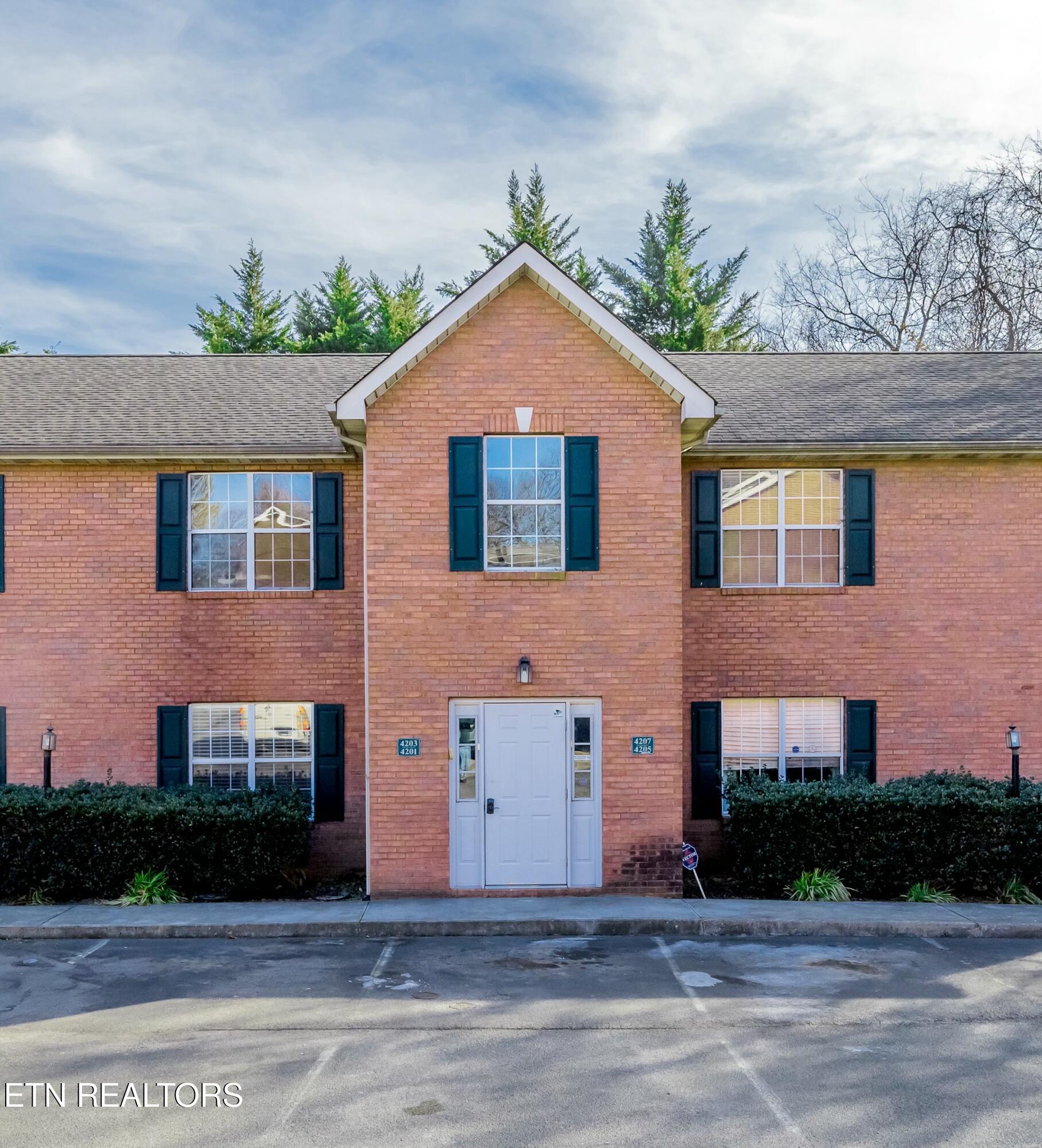 4201 Iona Way Property Photo
