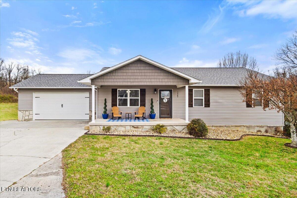 1467 Kay View Drive Property Photo 1