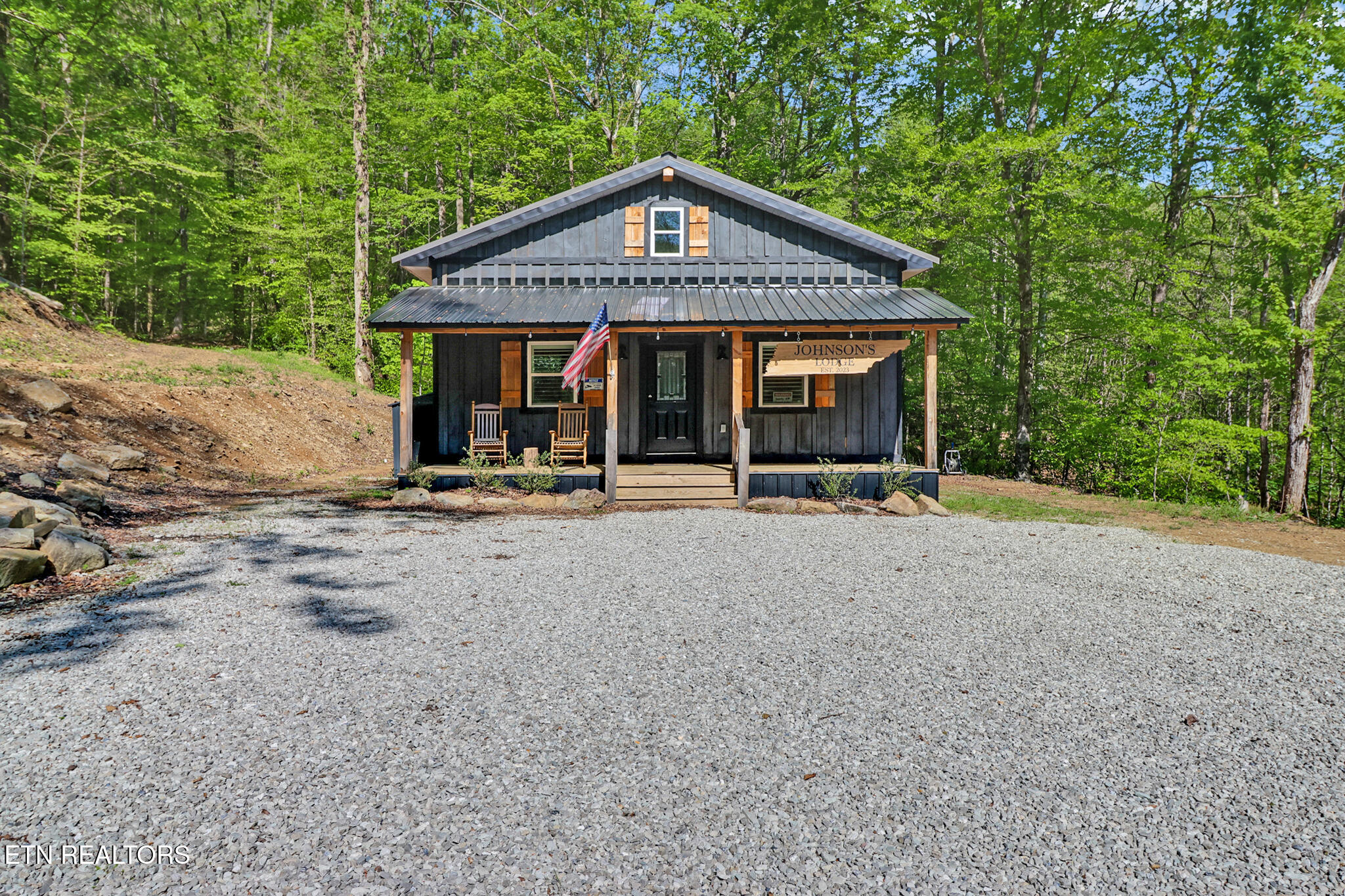 5390 River Rd Property Photo
