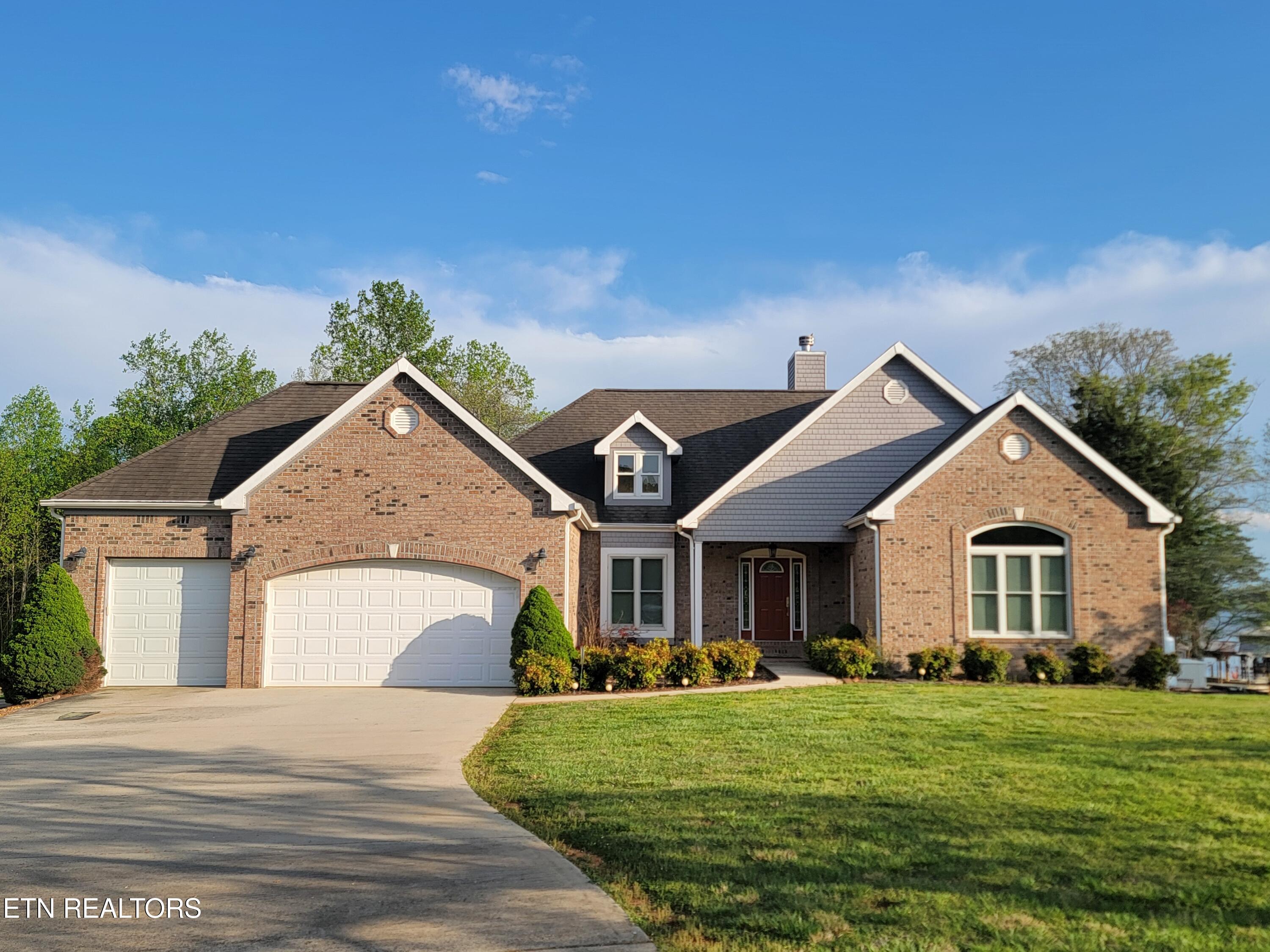 260 Royal Crest Drive Property Photo